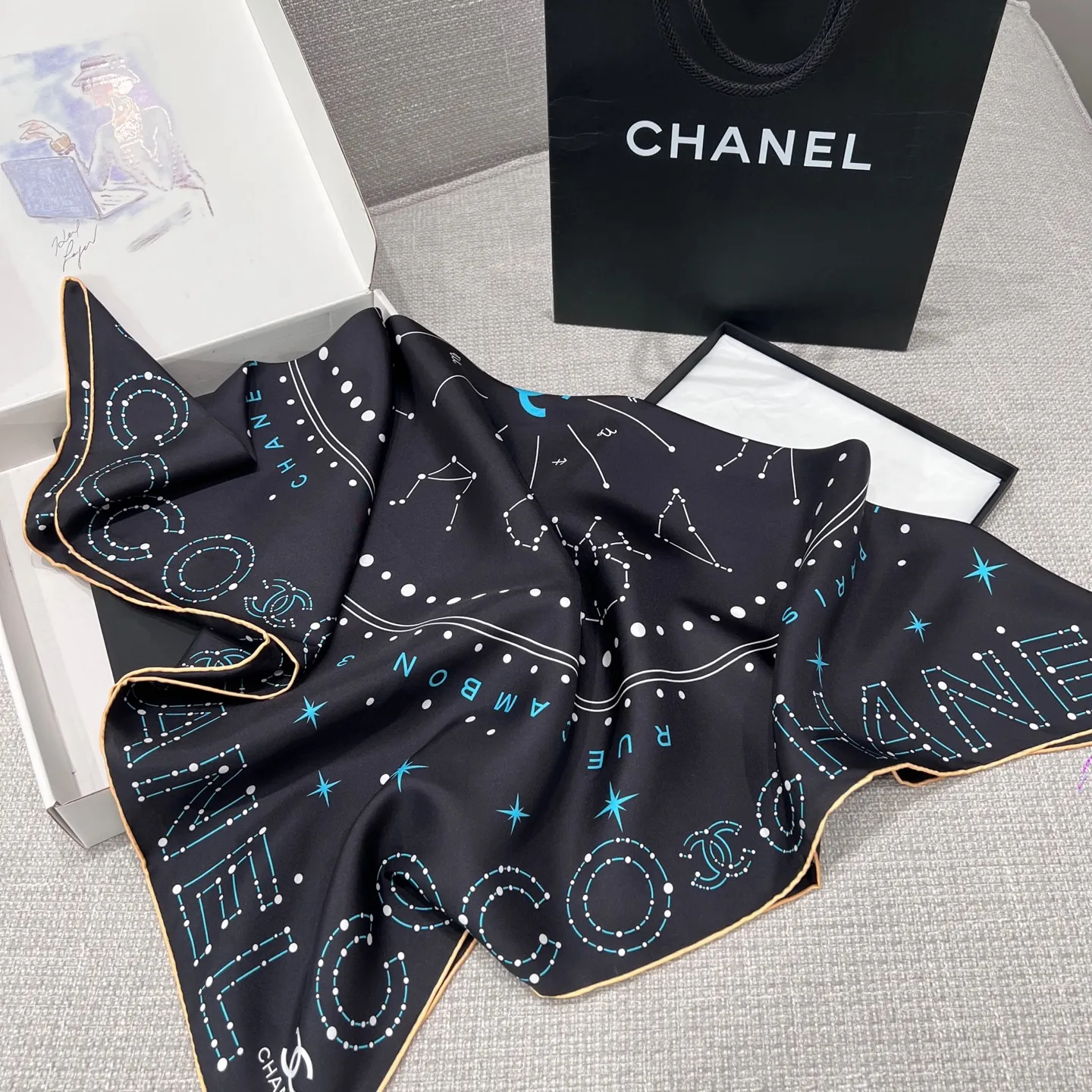 CHANEL Женский платок шёлк