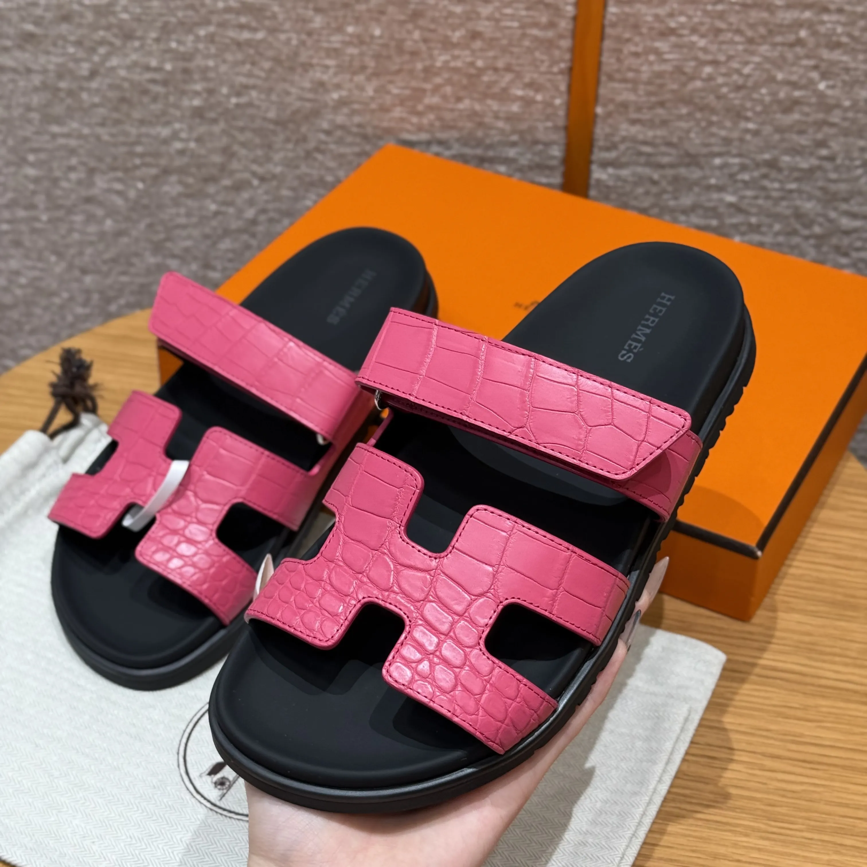 HERMES Женские сандалии Chypre из аллигатора