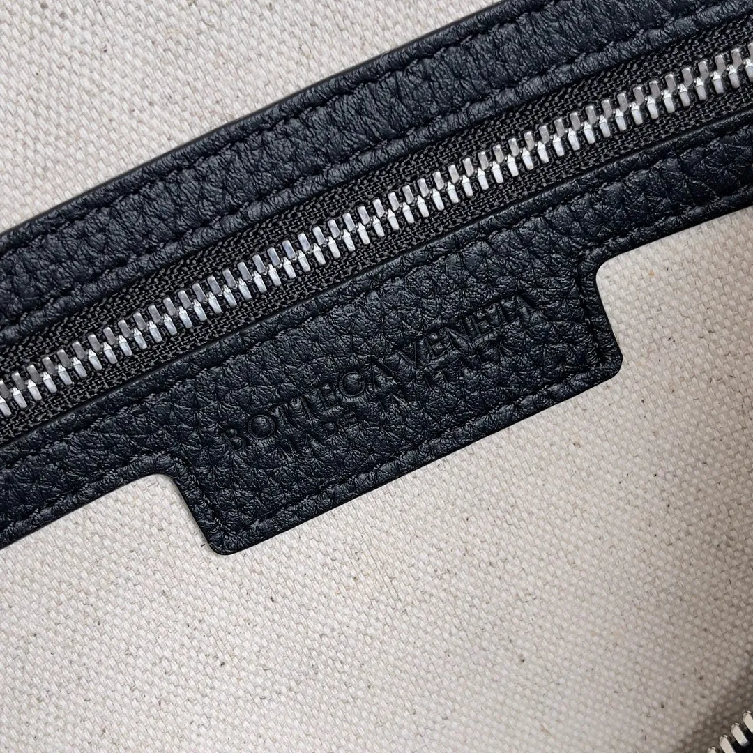 BOTTEGA VENETA Мужская сумка Intrecciato 