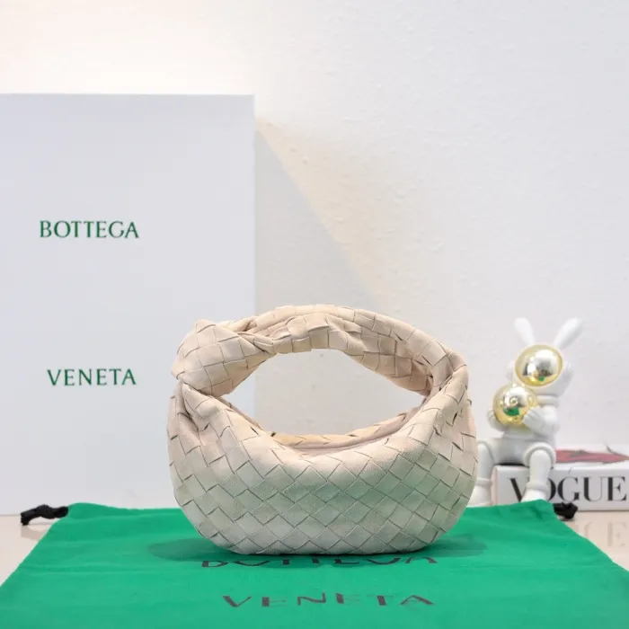 BOTTEGA VENETA Женская сумка Jodie Small из замши