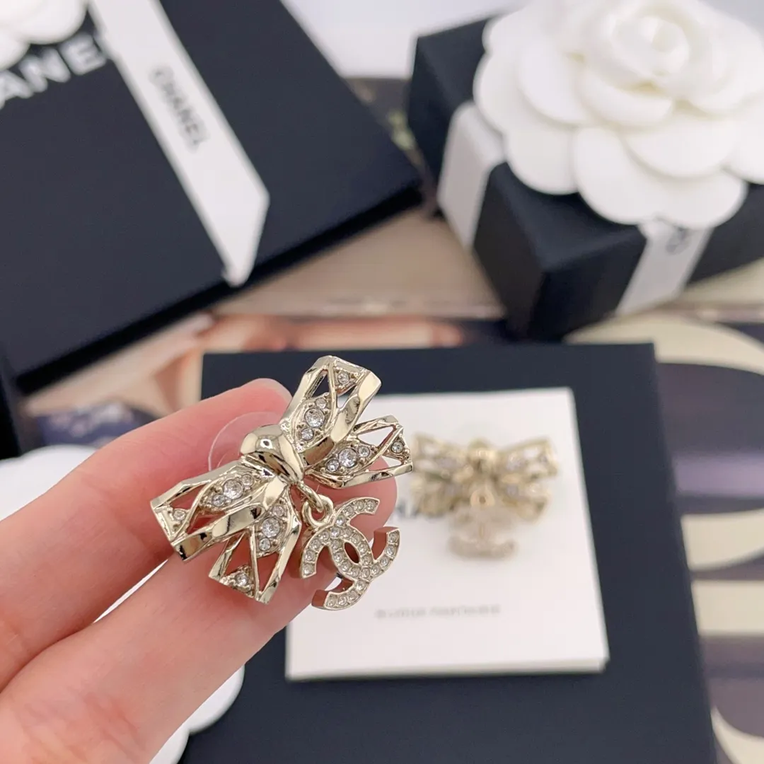 CHANEL Женские серьги с бантиком CHANEL Женские серьги с бантиком