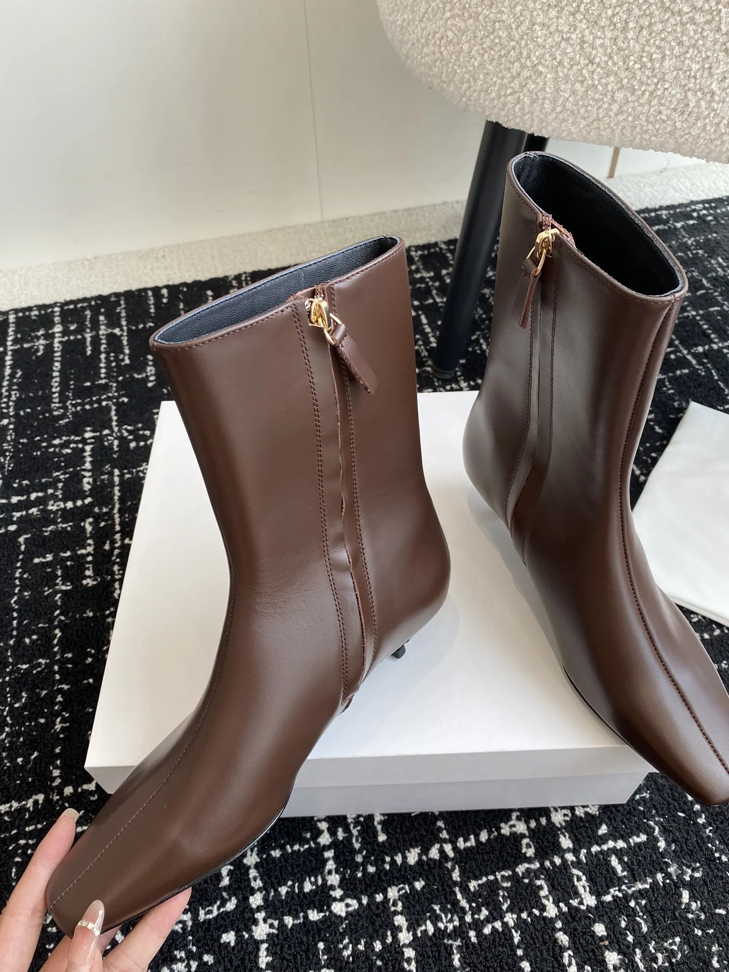 THE ROW Женские ботильоны из телячьей кожи THE ROW Женские ботильоны из телячьей кожи