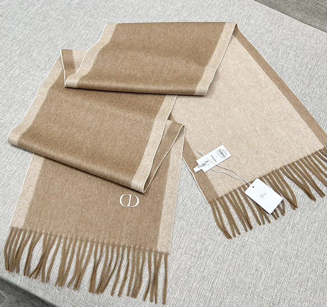 CHRISTIAN DIOR Женский шарф из кашемира CHRISTIAN DIOR Женский шарф из кашемира