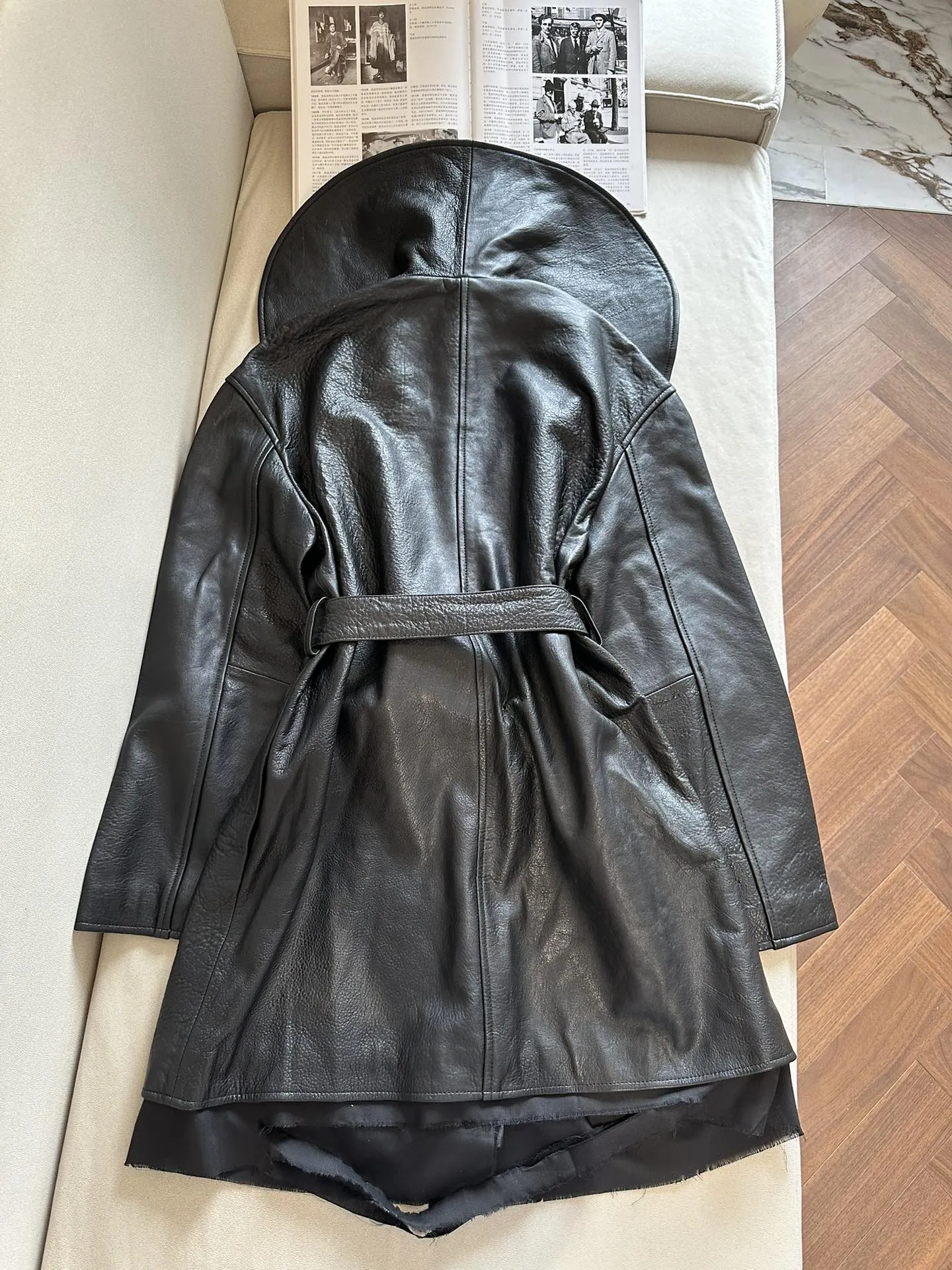 BALENCIAGA Женский кожаный плащ BALENCIAGA Женский кожаный плащ