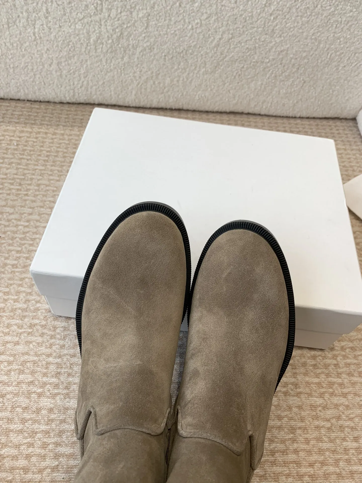 THE ROW Женские сапоги из яловой кожи THE ROW Женские сапоги из яловой кожи