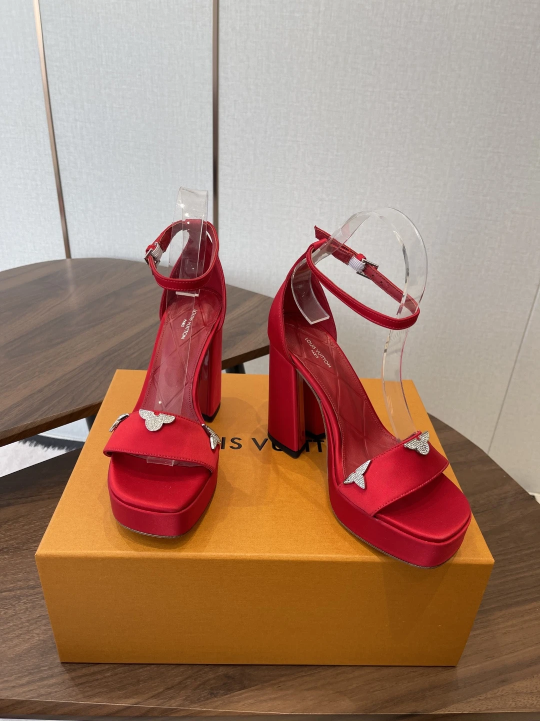 LOUIS VUITTON Женские туфли 