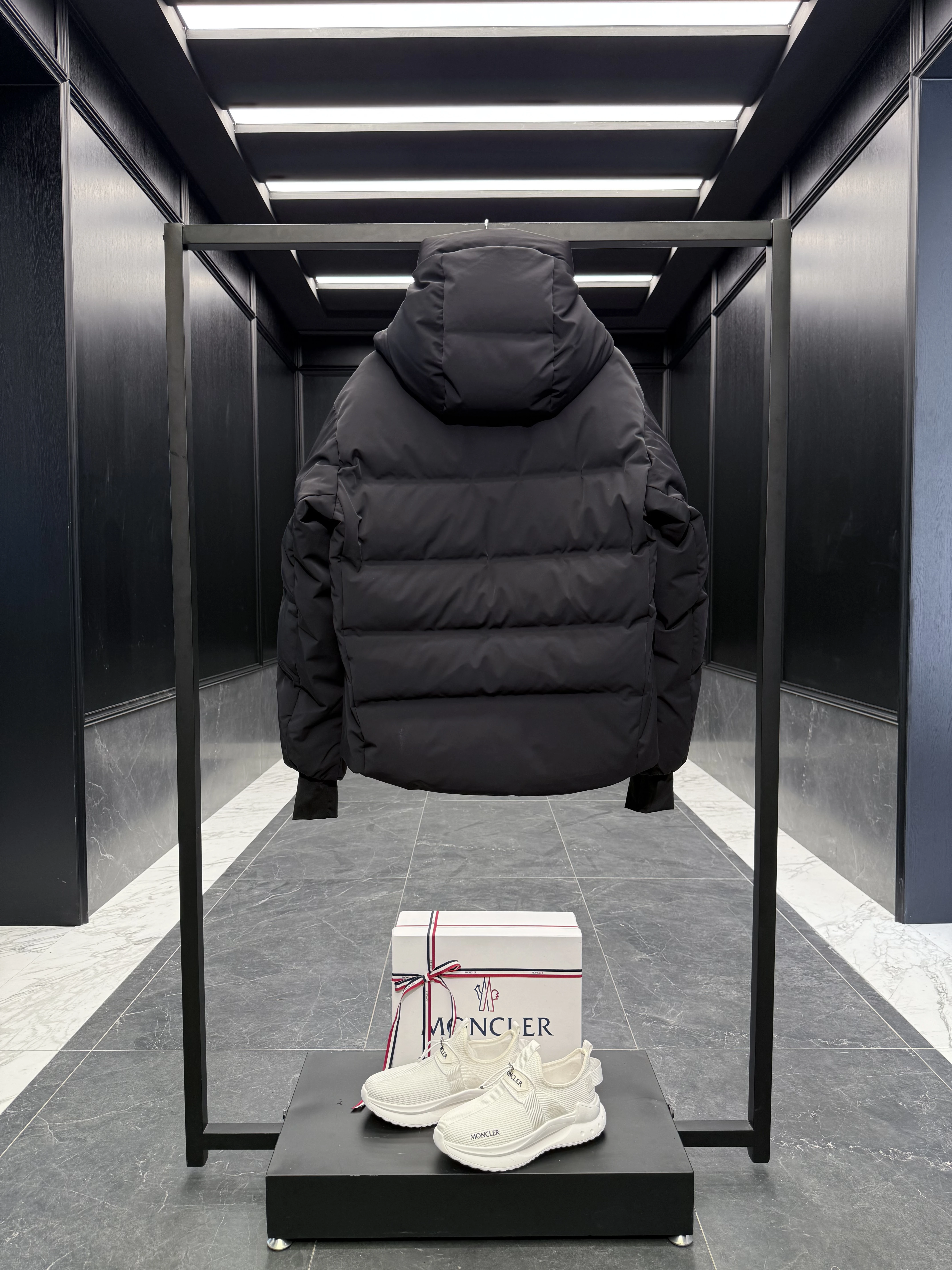 MONCLER Мужской пуховик Fellberg MONCLER Мужской пуховик Fellberg