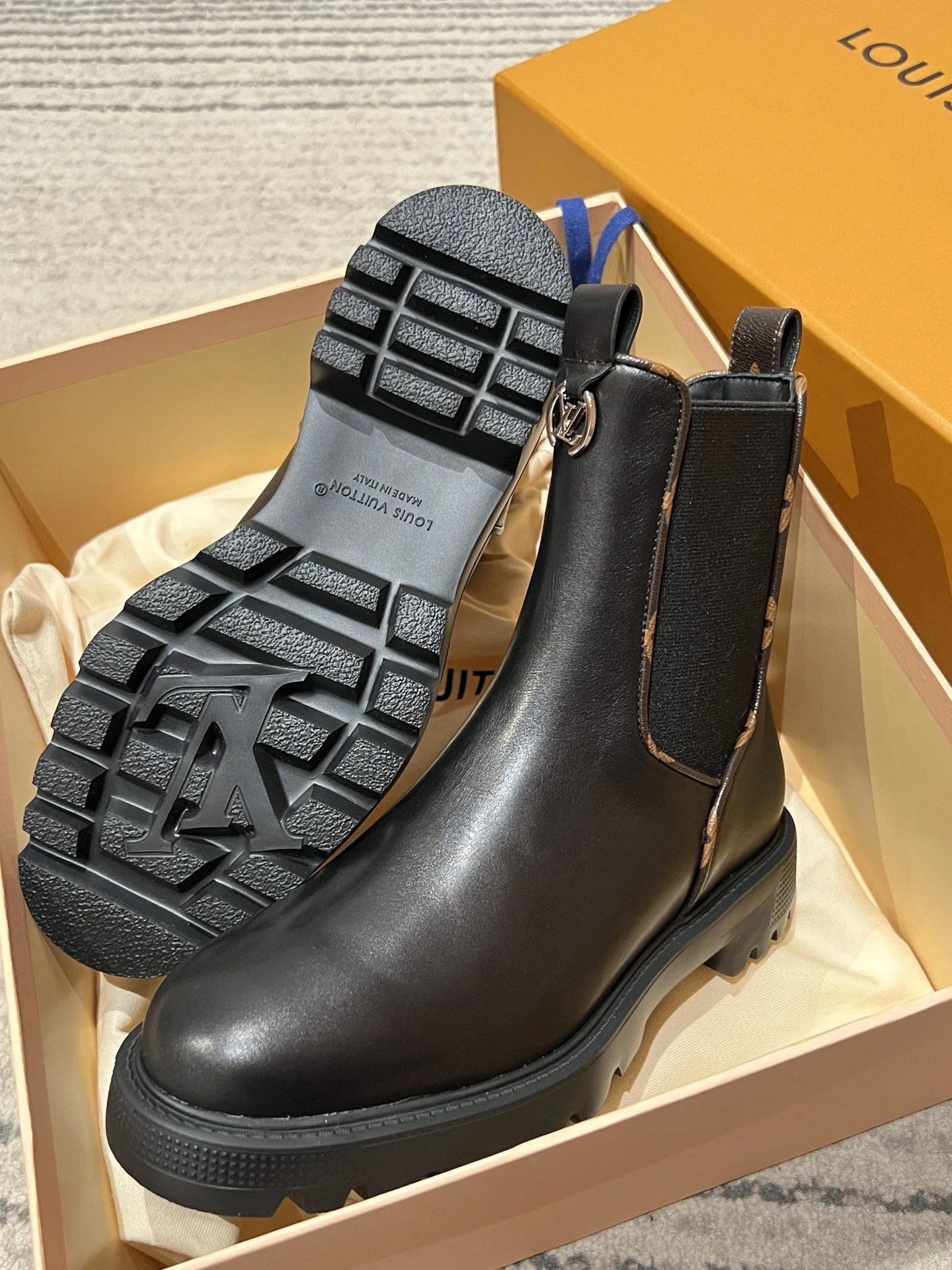 LOUIS VUITTON Женские ботинки челси LOUIS VUITTON Женские ботинки челси