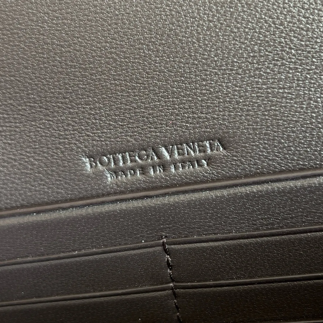 BOTTEGA VENETA Женский клатч Andiamo кожа Intrecciato