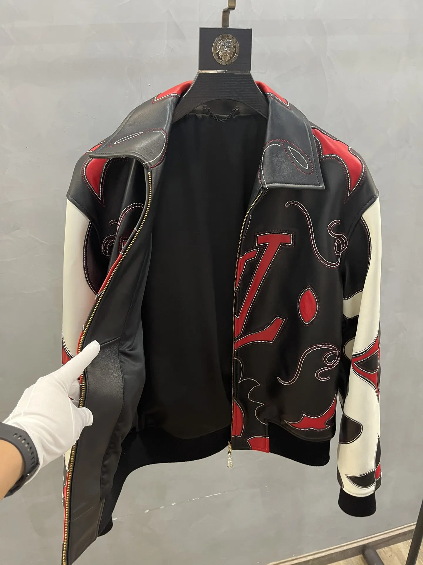 LOUIS VUITTON Мужская кожаная куртка LOUIS VUITTON Мужская кожаная куртка