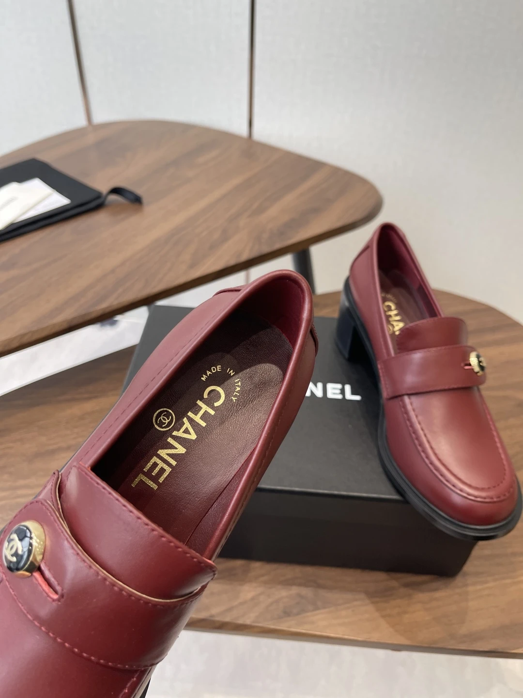 CHANEL Женские туфли из телячьей кожи 