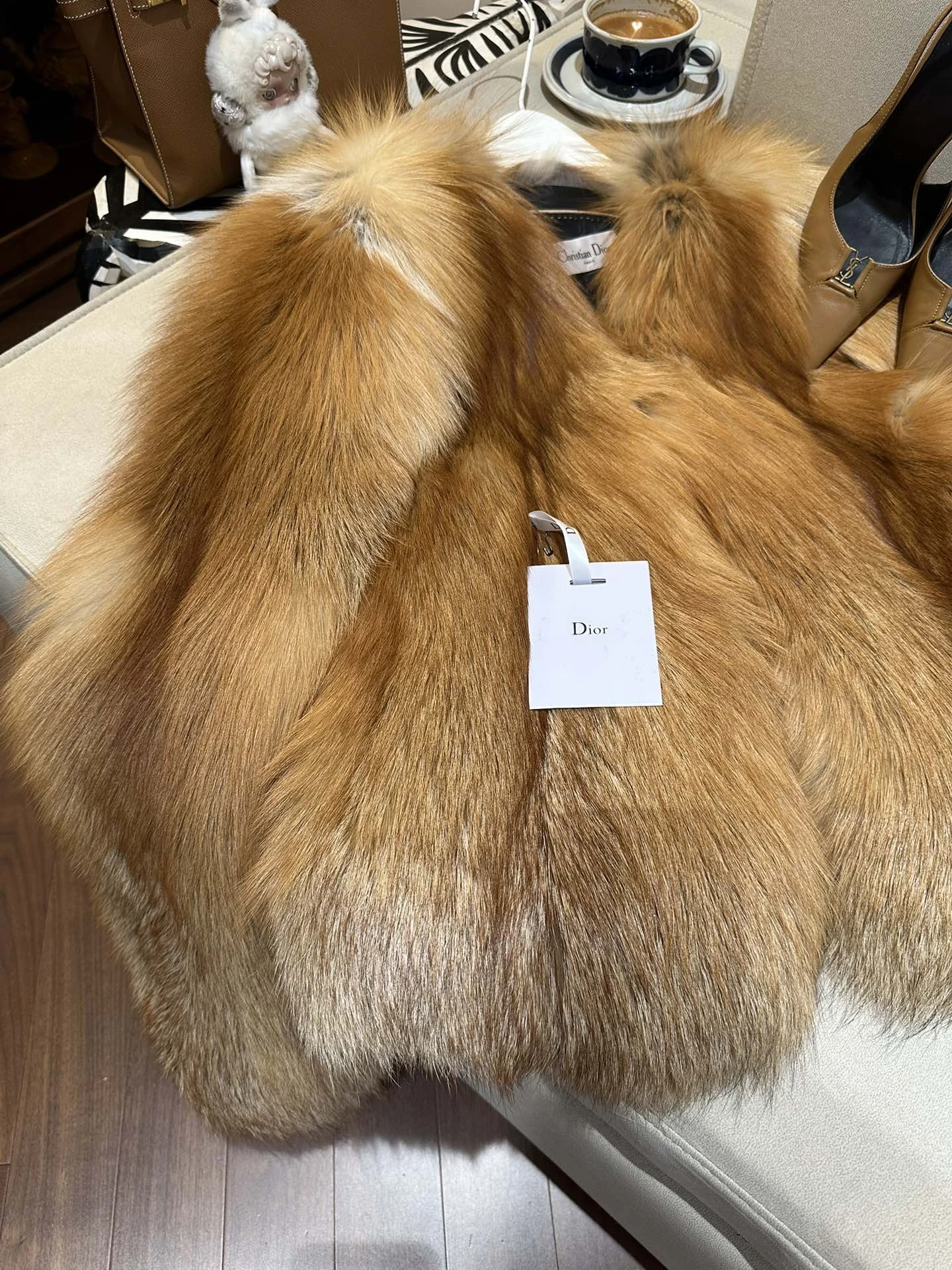 CHRISTIAN DIOR Женская шуба CHRISTIAN DIOR Женская шуба