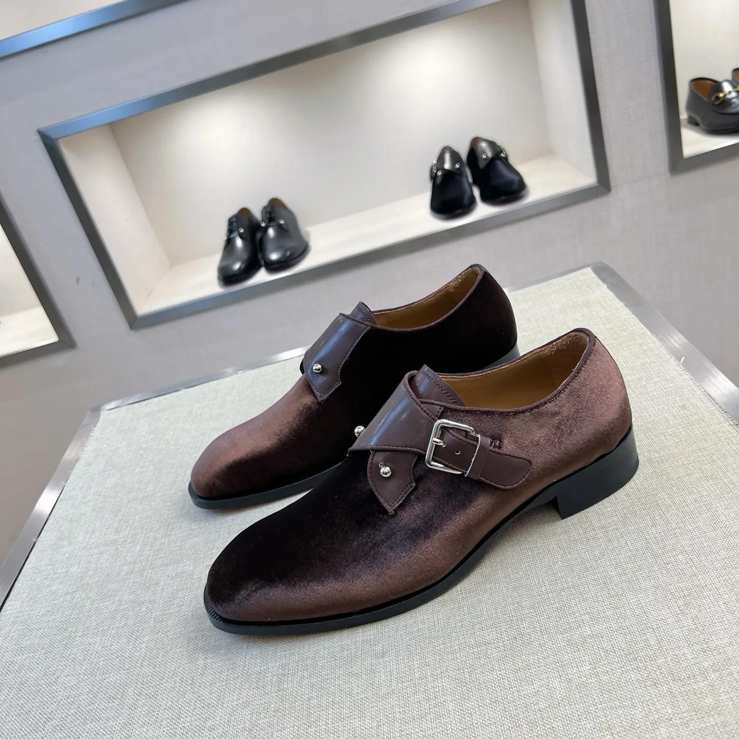 CHRISTIAN LOUBOUTIN Мужские туфли из коровьей кожи CHRISTIAN LOUBOUTIN Мужские туфли из коровьей кожи