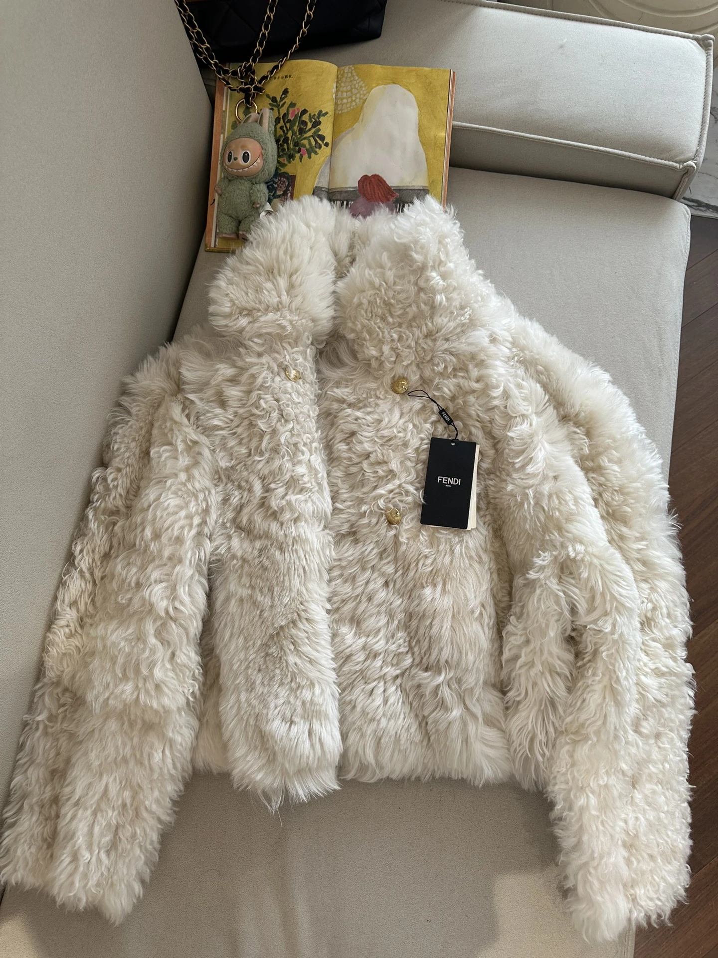 FENDI Женская шуба из овчины FENDI Женская шуба из овчины