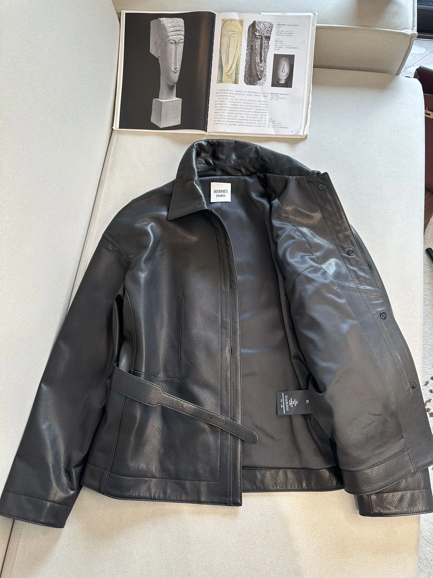 HERMES Женская кожаная куртка с поясом