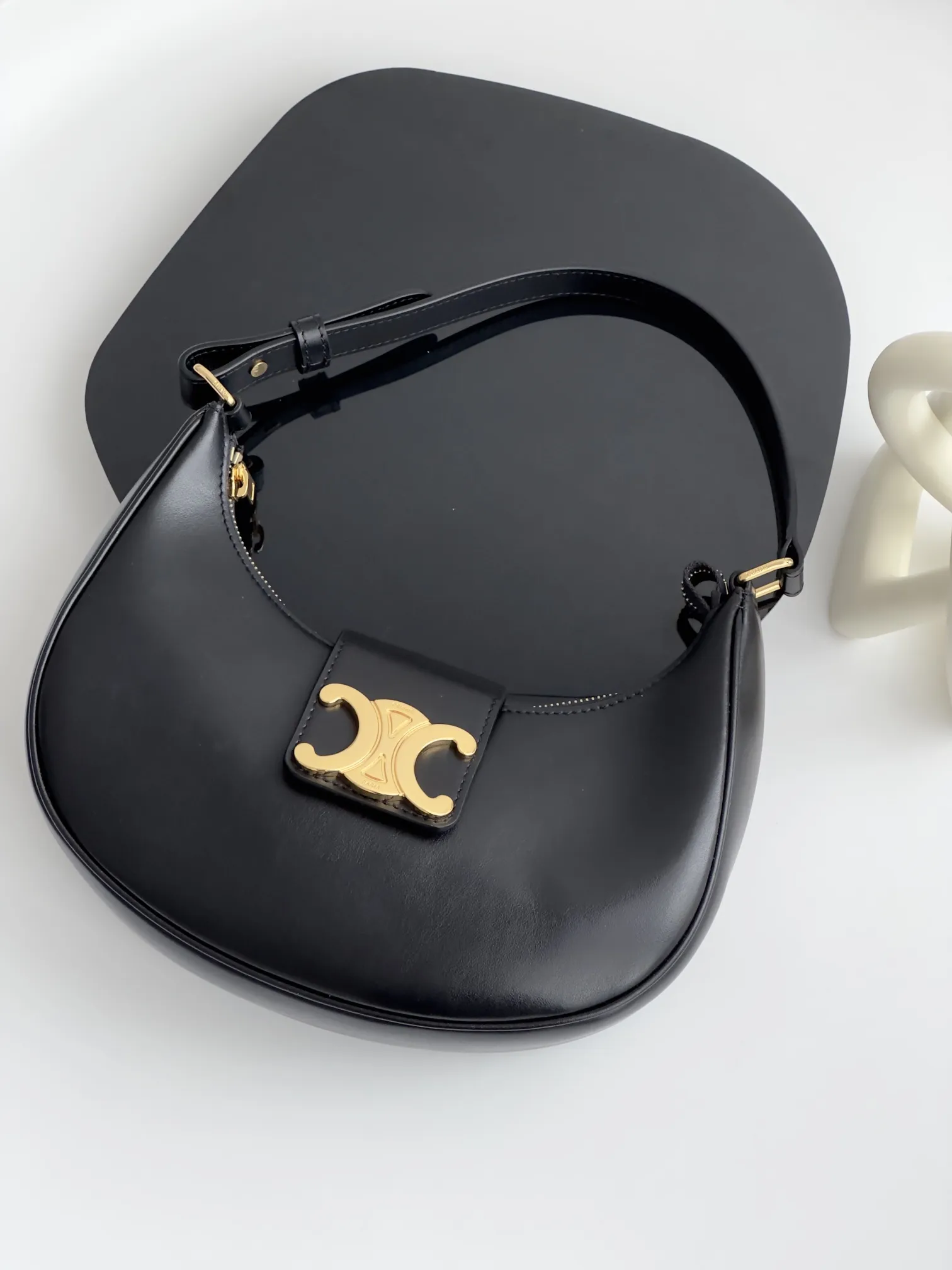 CELINE Женская сумка AVA TRIOMPHE из кожи