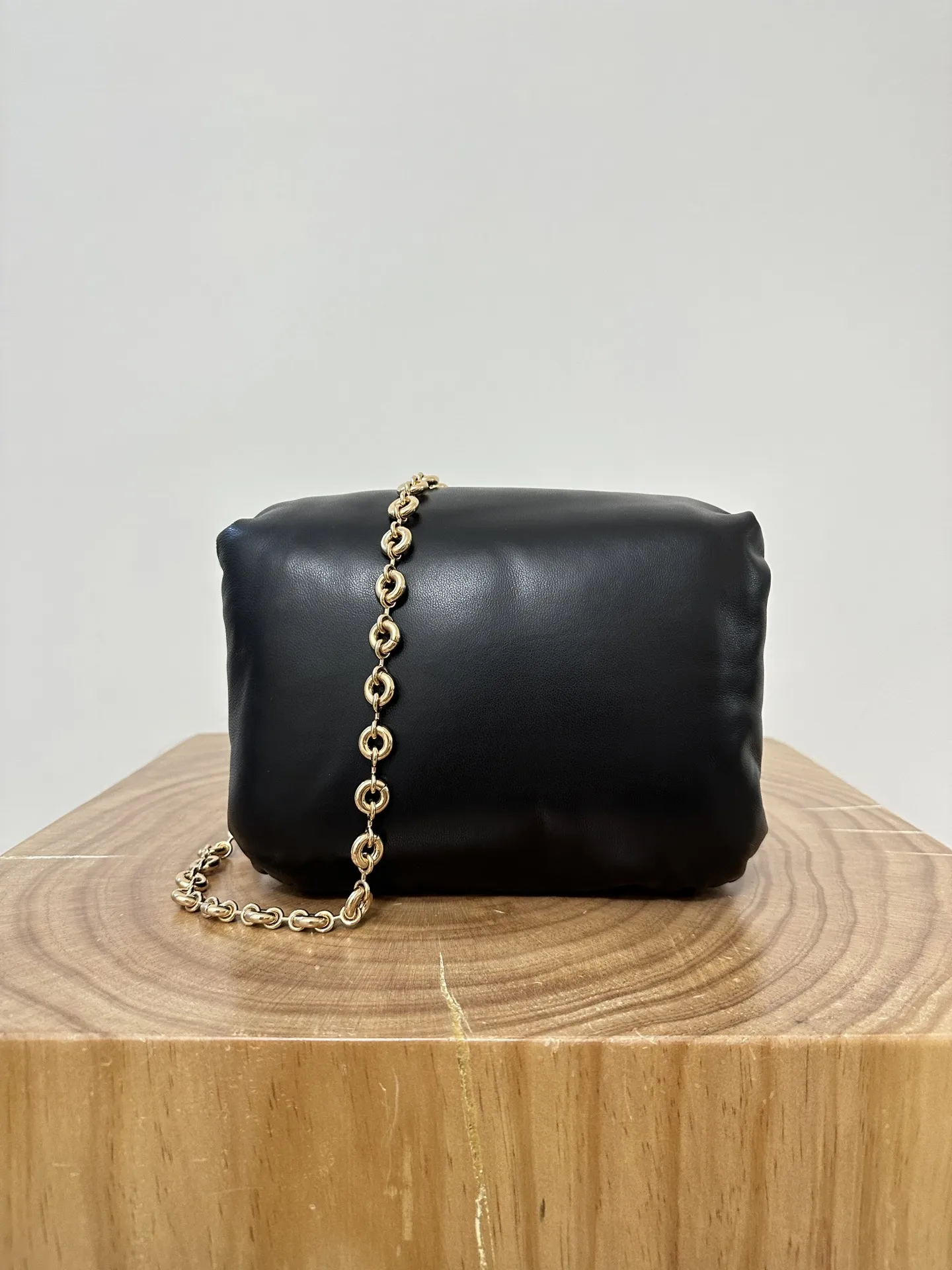 LOEWE Женская сумка Puffer Goya из кожи наппа