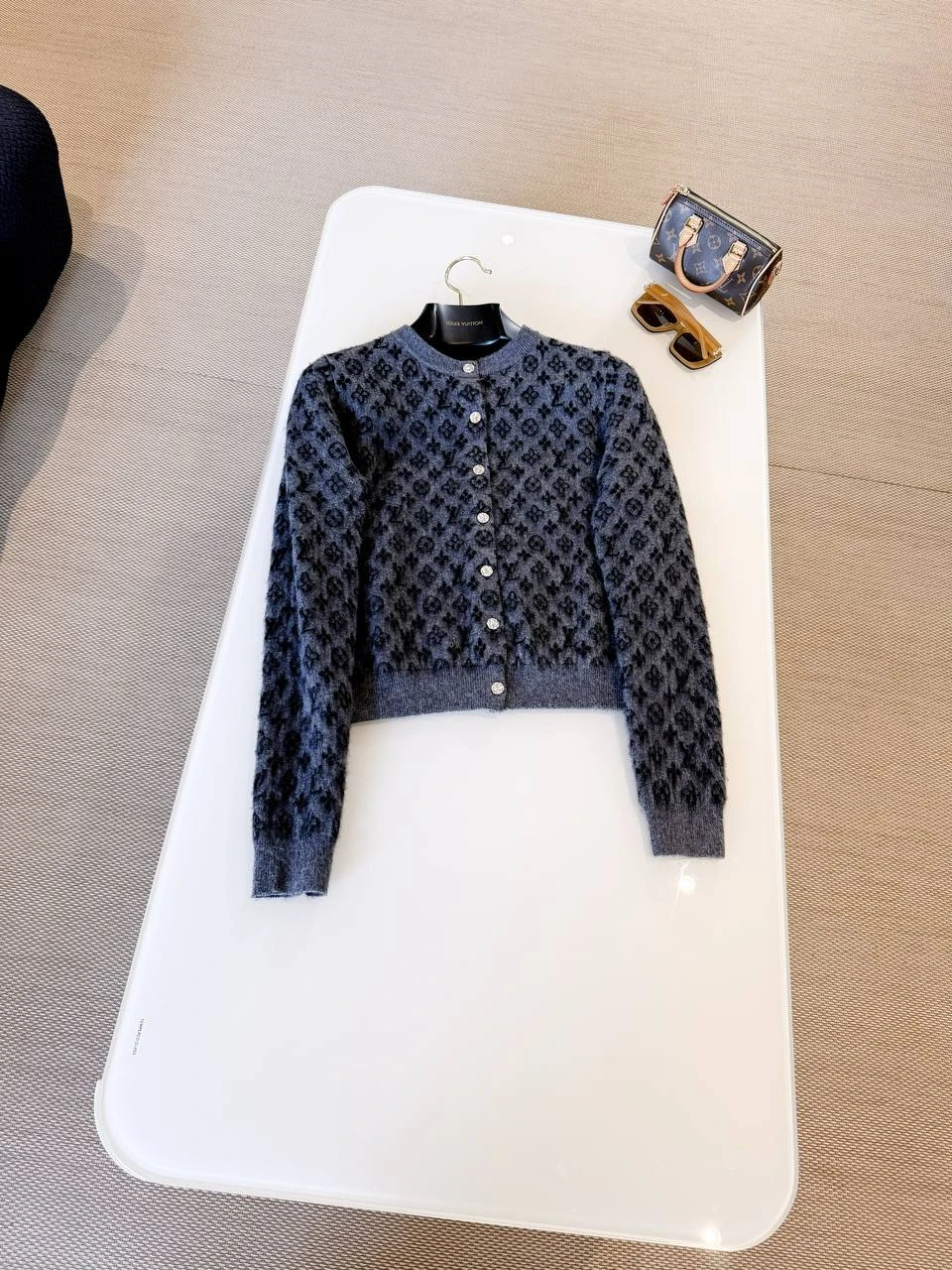 LOUIS VUITTON Женский кардиган из шерсти LOUIS VUITTON Женский кардиган из шерсти