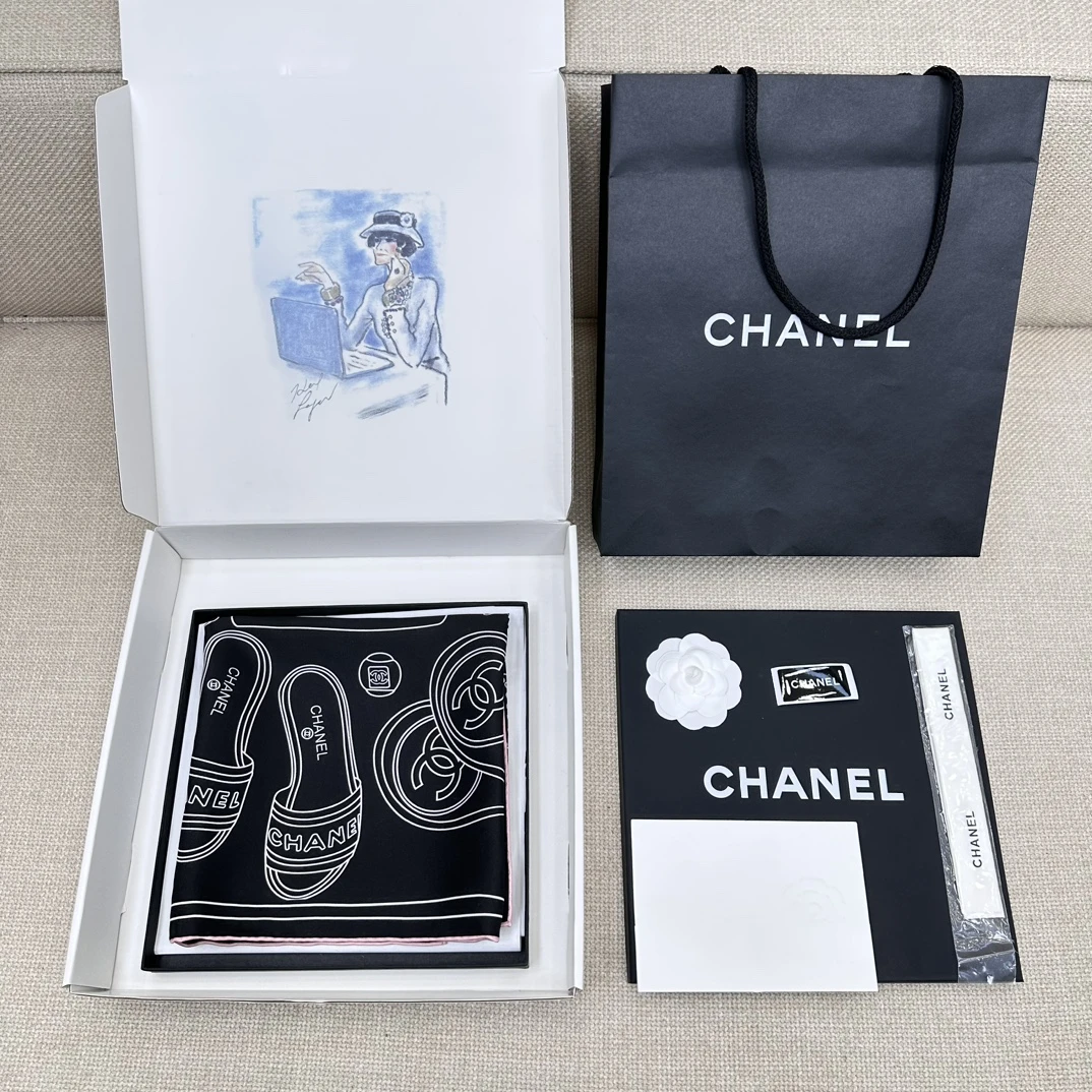 CHANEL Женский платок из шелка авторский дизайн.