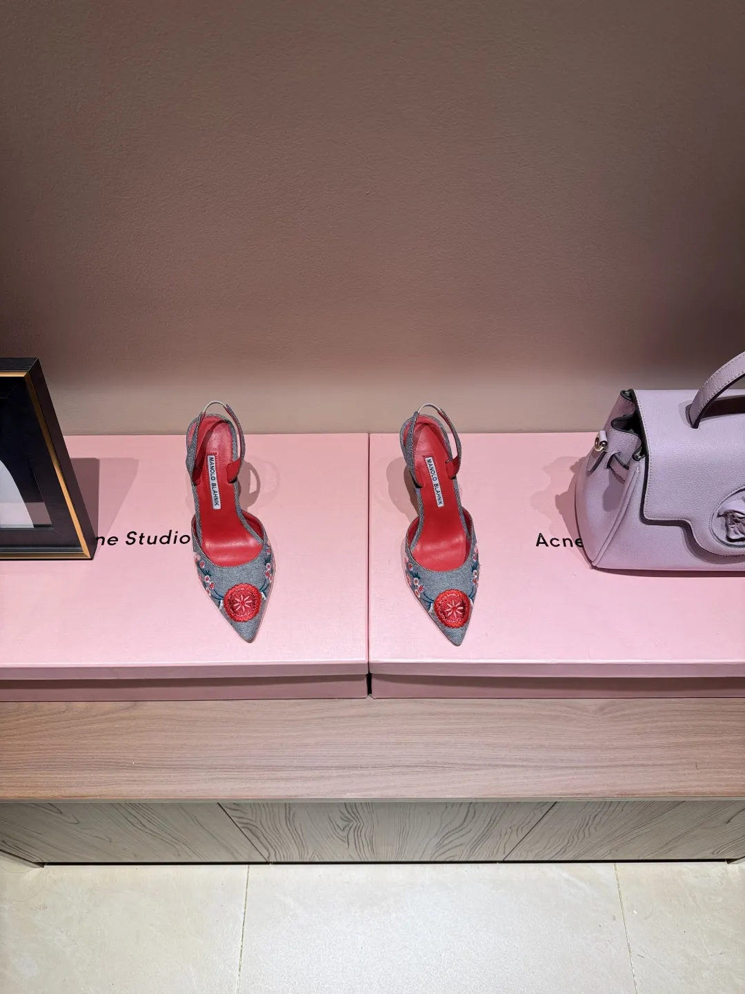 MANOLO BLAHNIK Женские туфли из денима MANOLO BLAHNIK Женские туфли из денима