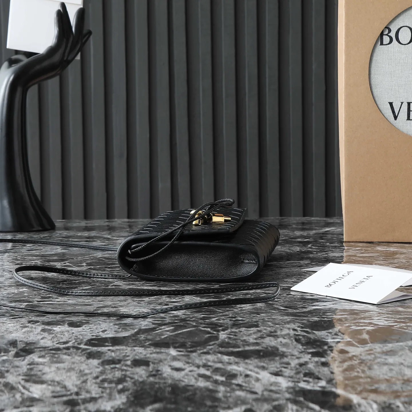 BOTTEGA VENETA Женская сумка Andiamo Pouch