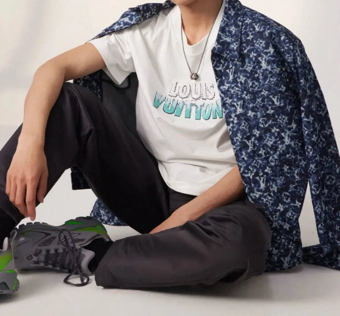 LOUIS VUITTON Мужская футболка LOUIS VUITTON Мужская футболка