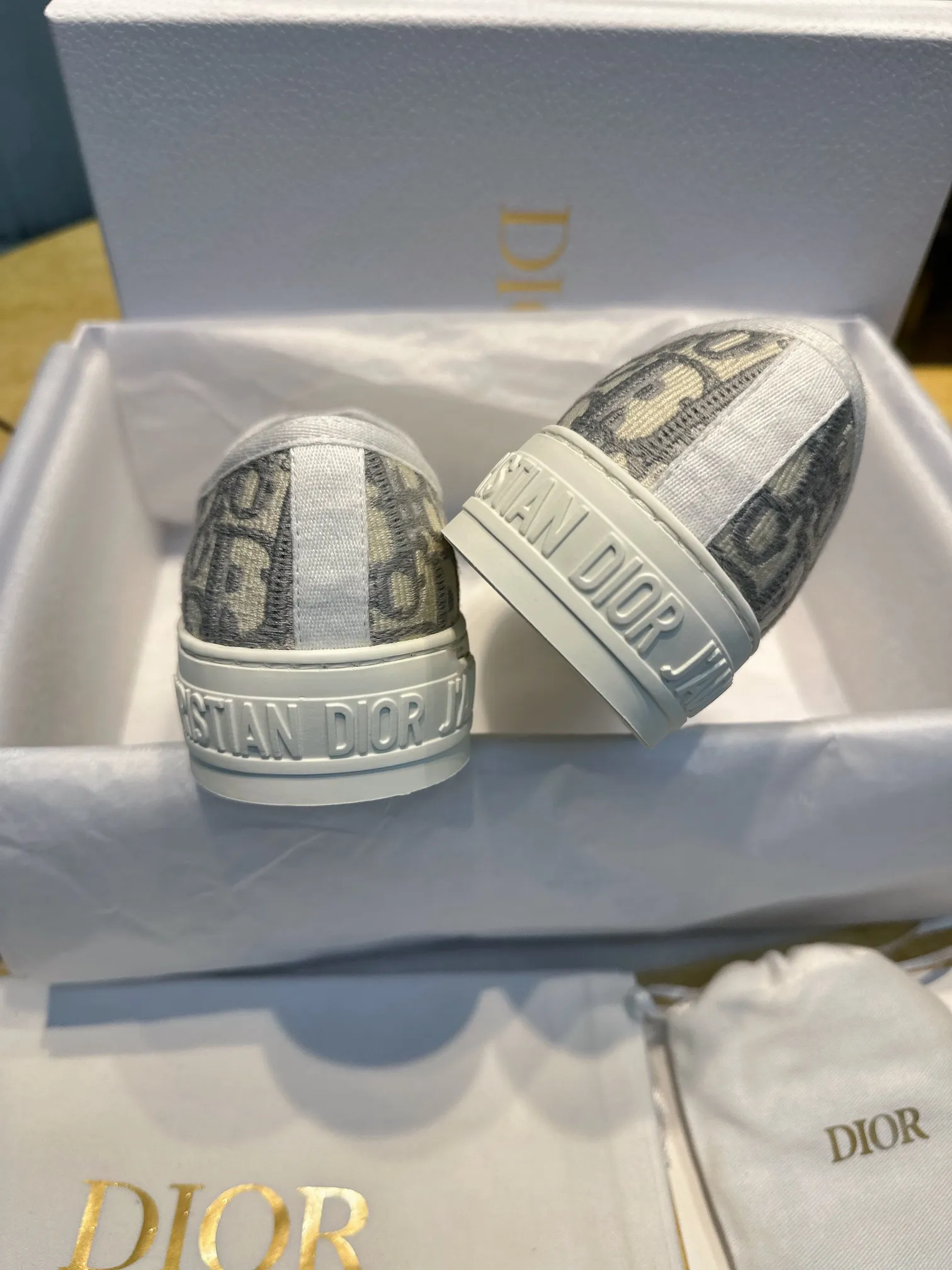 CHRISTIAN DIOR Женские кеды CHRISTIAN DIOR Женские кеды