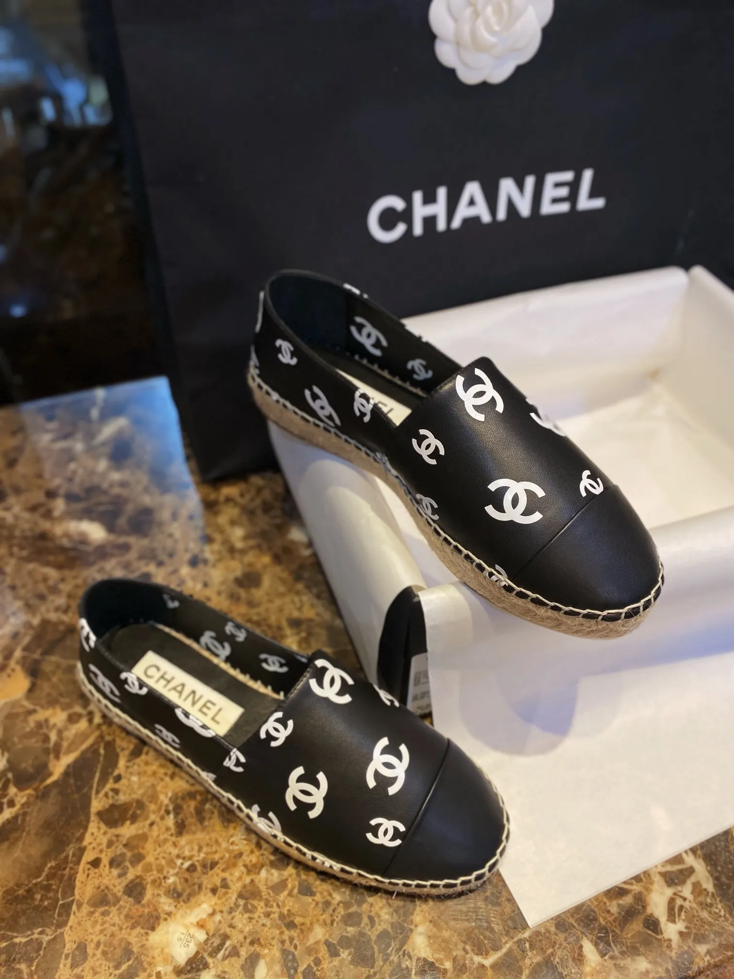 CHANEL Женские эспадрильи из овчины