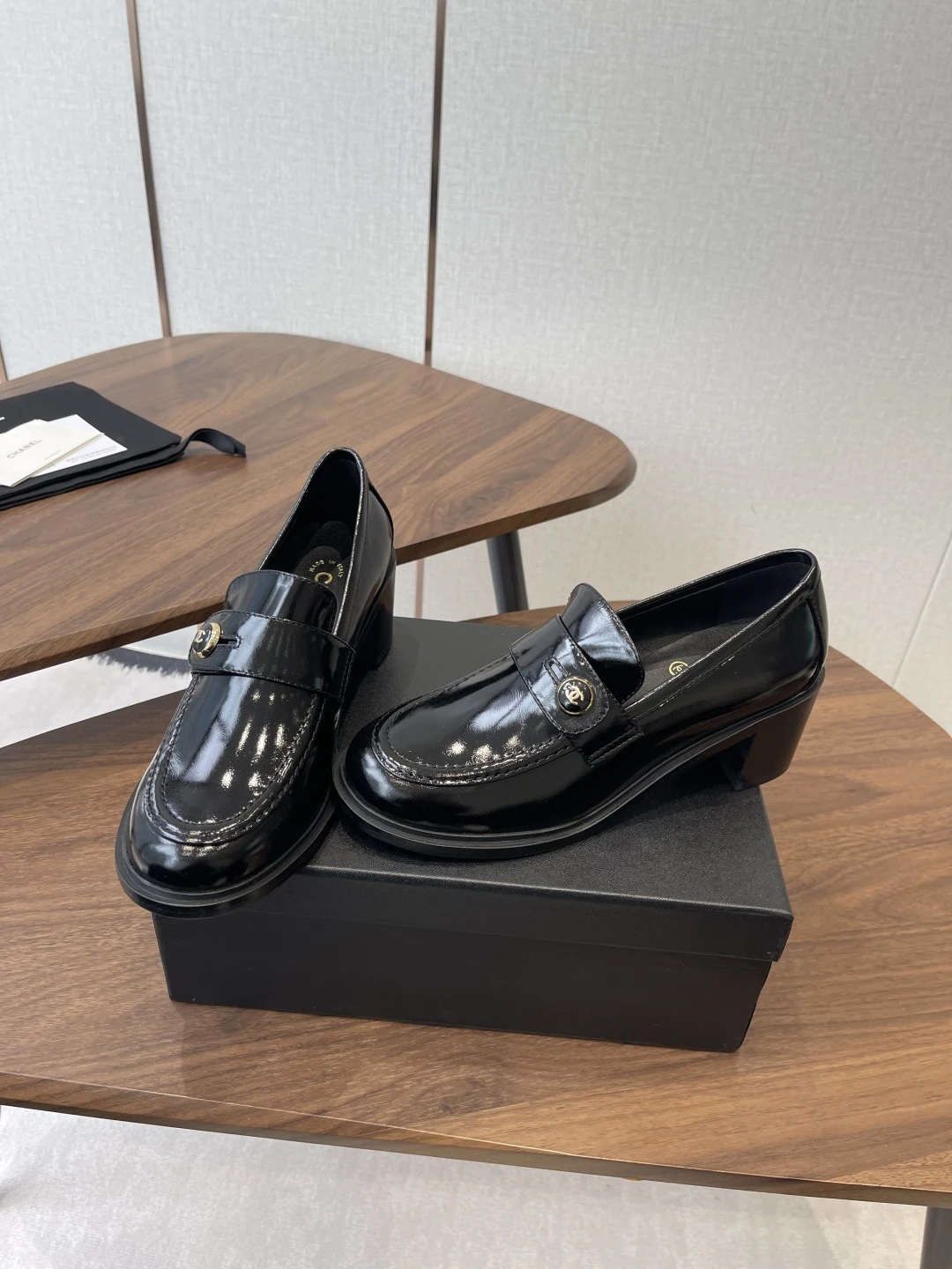 CHANEL Женские туфли из телячьей кожи 