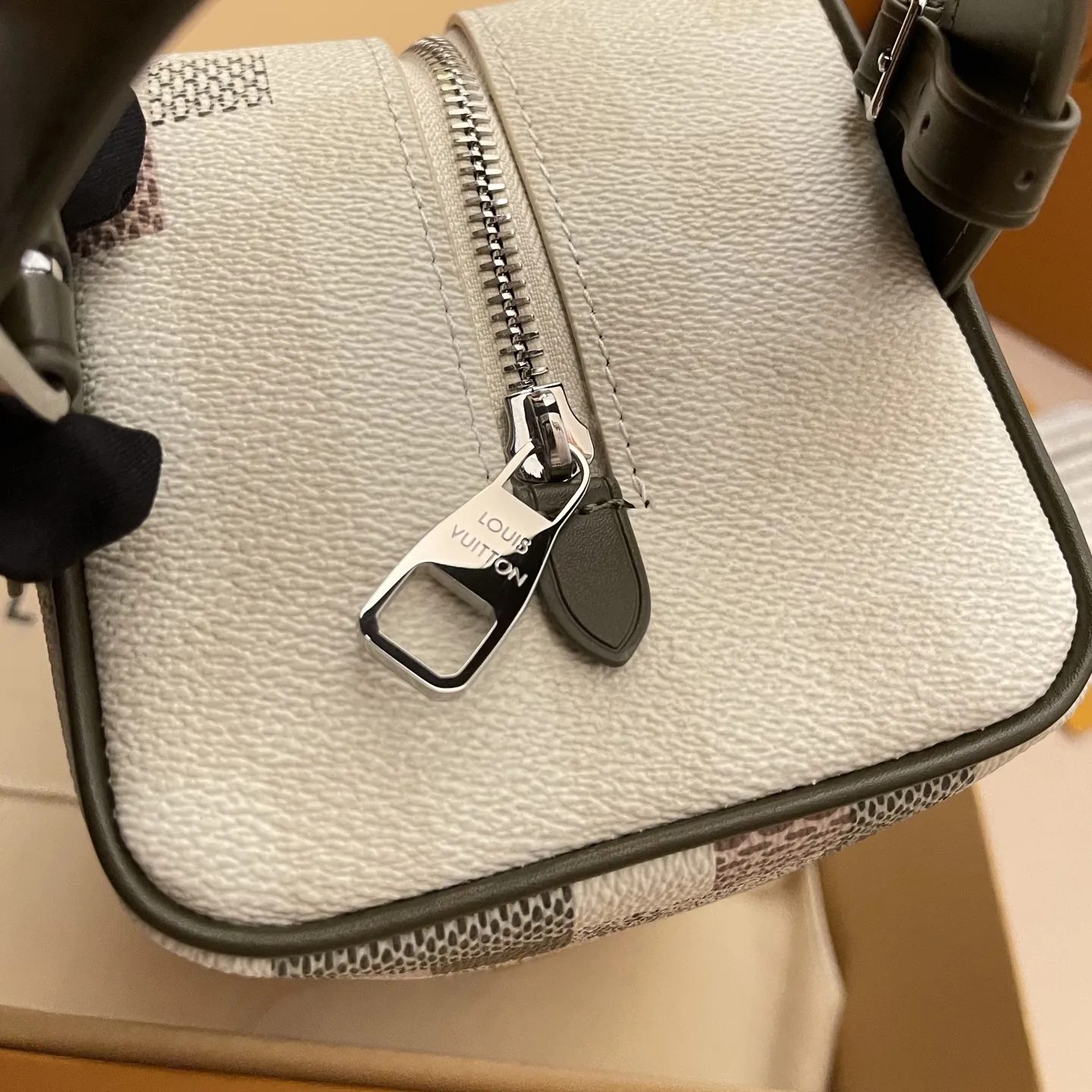 LOUIS VUITTON Мужская косметичка Locker Dopp Kit LOUIS VUITTON Мужская косметичка Locker Dopp Kit