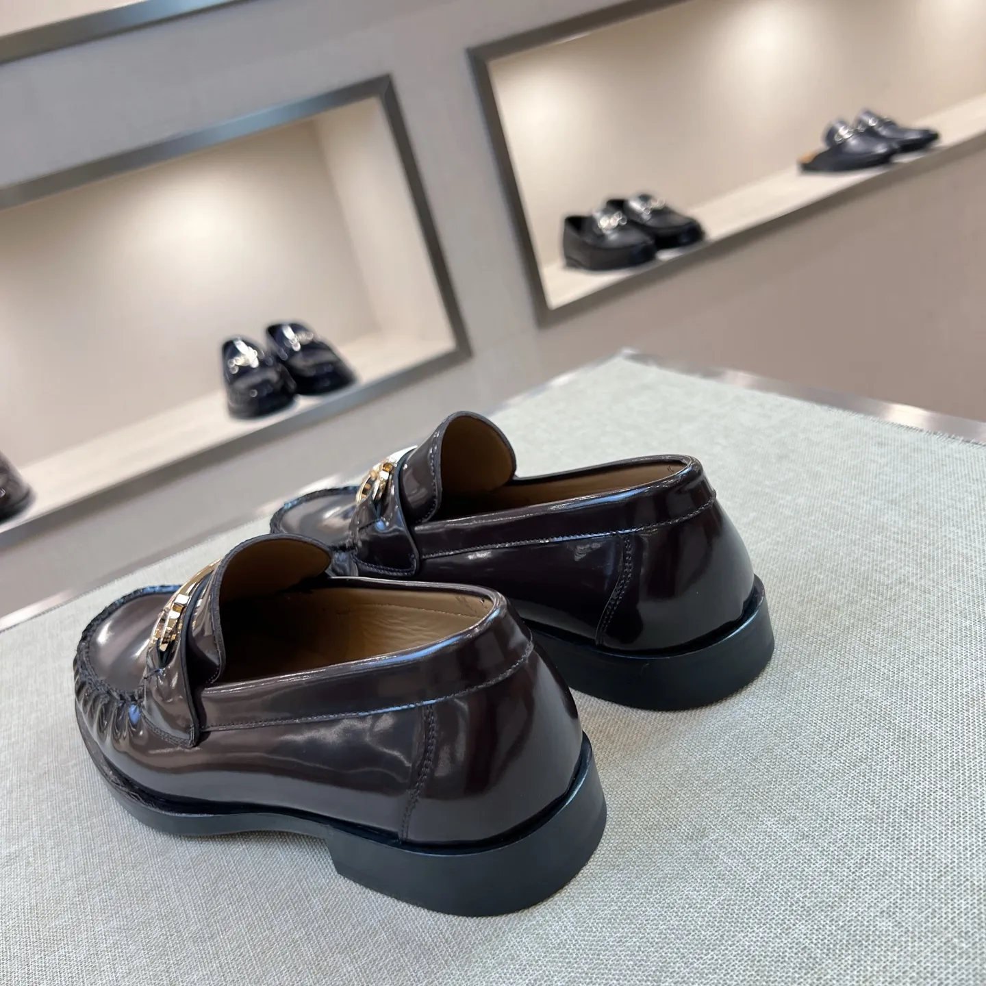 SALVATORE FERRAGAMO Мужские лоферы коровья кожа