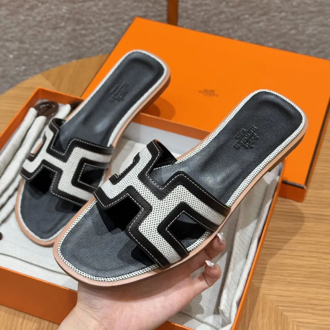 HERMES Женские сандалии Oran из холста 