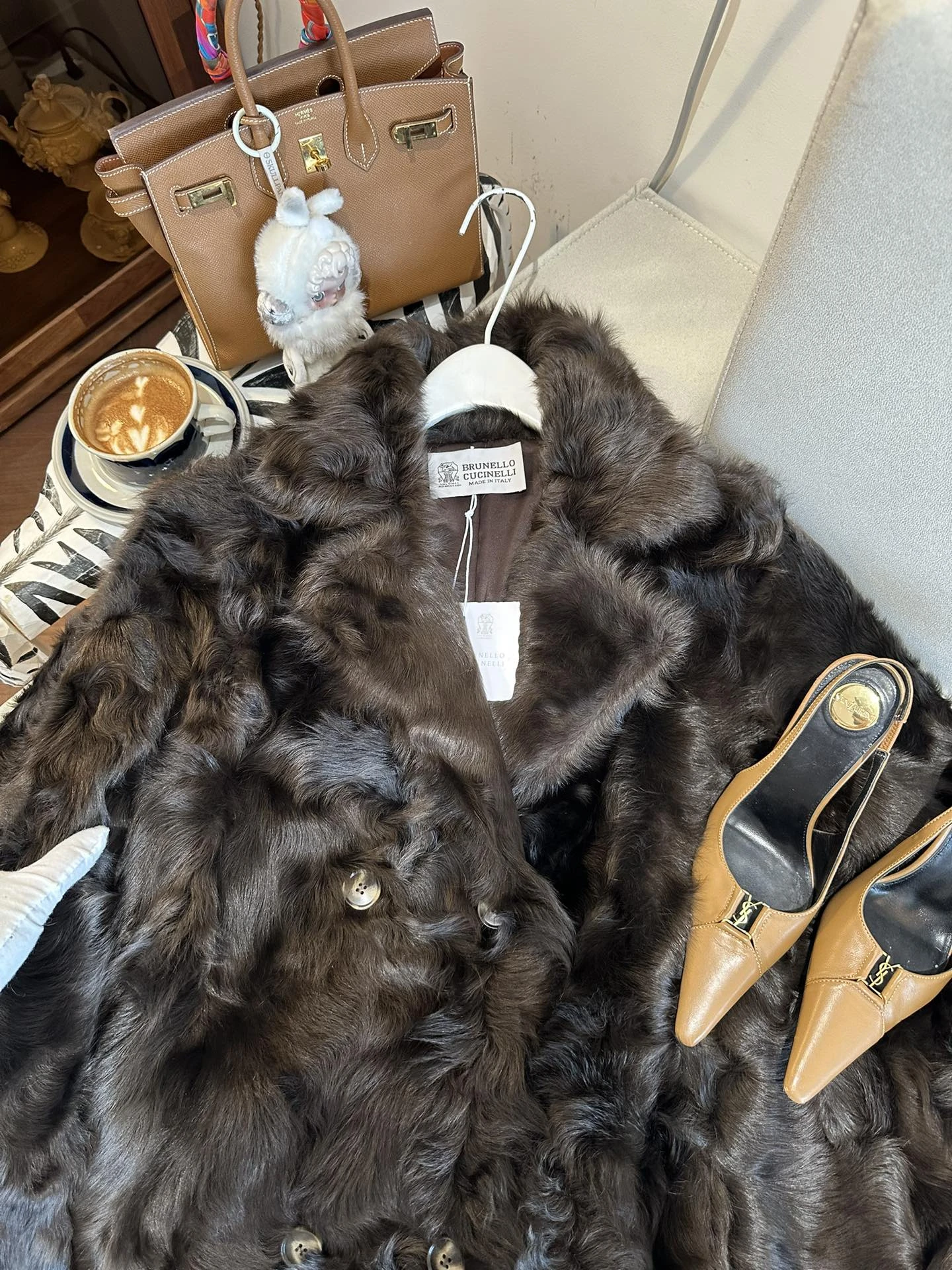 BRUNELLO CUCINELLI Женская шуба из меха лисы  BRUNELLO CUCINELLI Женская шуба из меха лисы