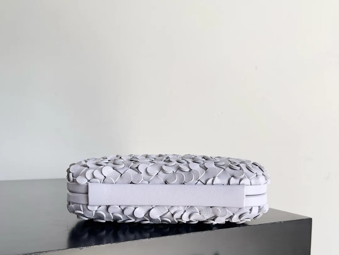 BOTTEGA VENETA Клатч Knot с металлическим узлом