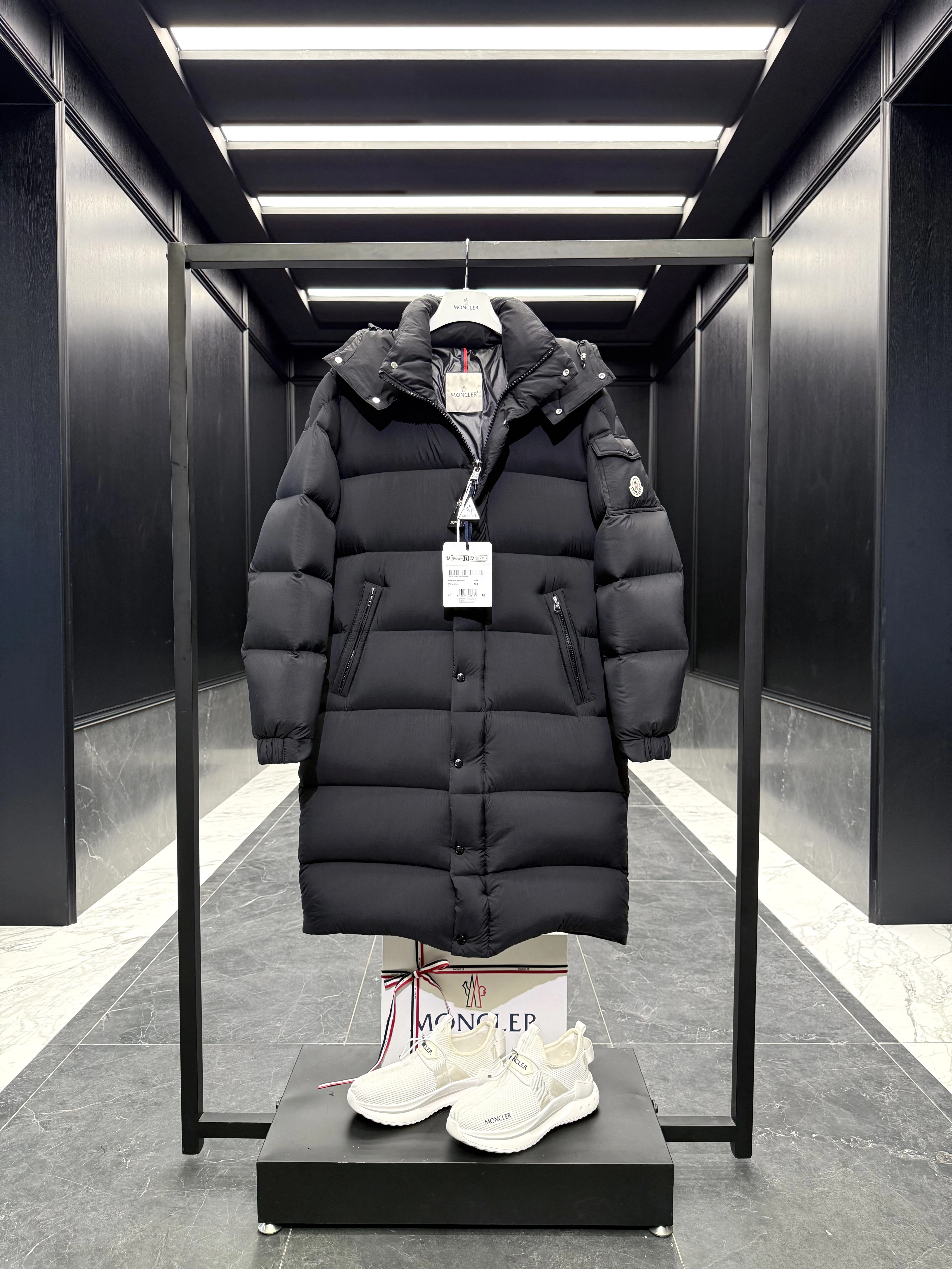 MONCLER Мужской длинный пуховик Hanoverian MONCLER Мужской длинный пуховик Hanoverian