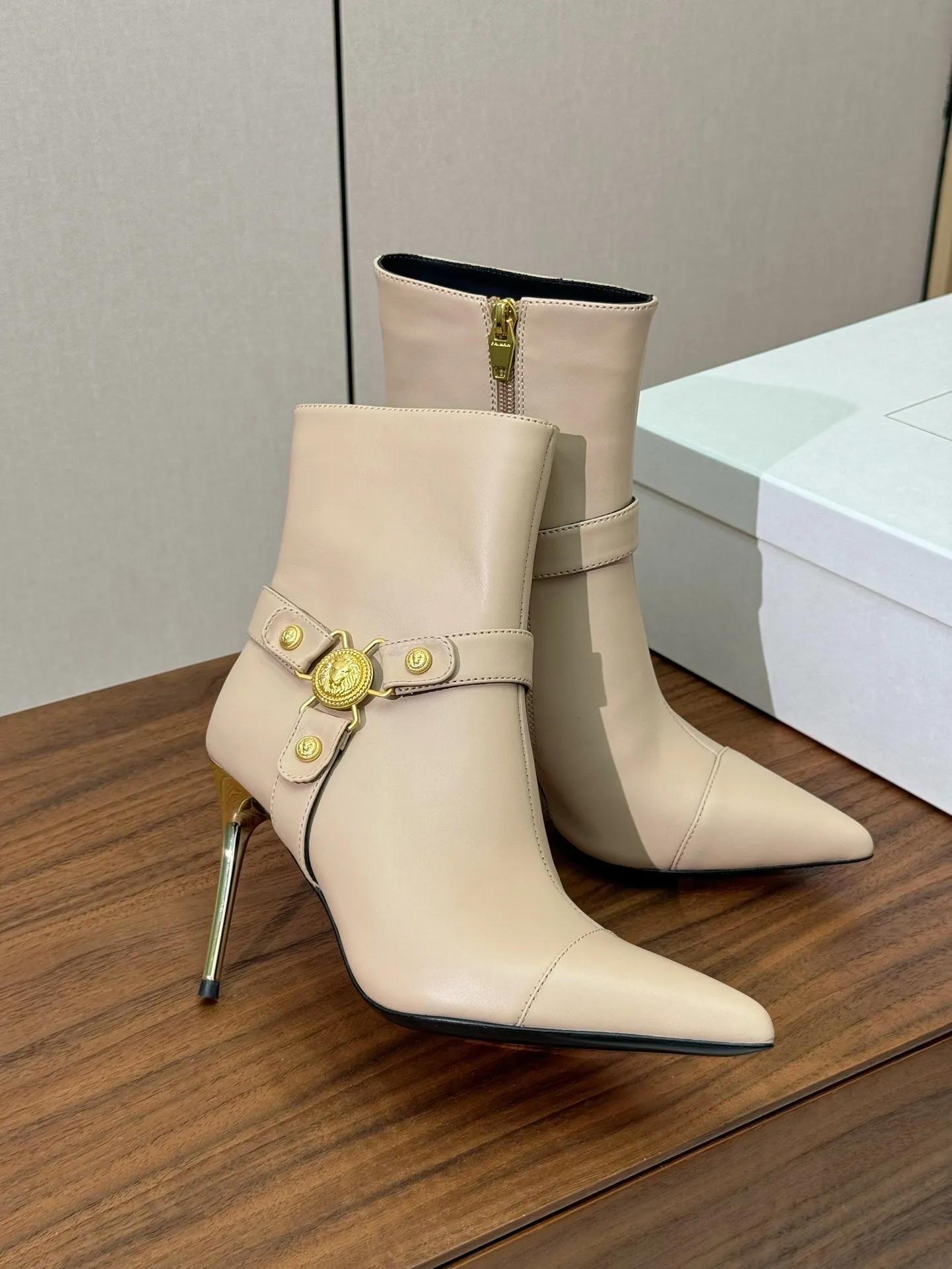 BALMAIN Женские кожаные ботильоны BALMAIN Женские кожаные ботильоны