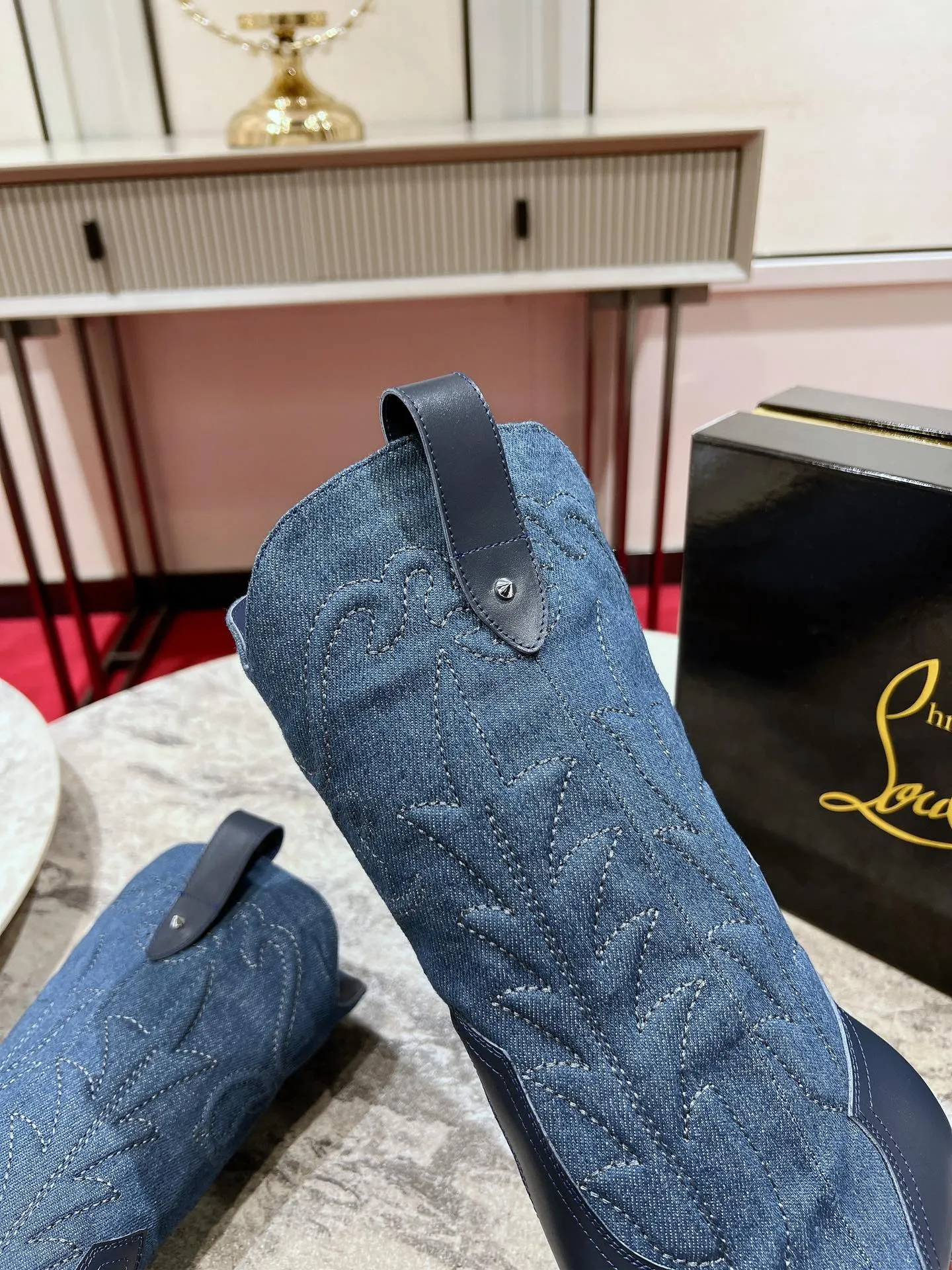 CHRISTIAN LOUBOUTIN Женские короткие сапоги из денима CHRISTIAN LOUBOUTIN Женские короткие сапоги из денима