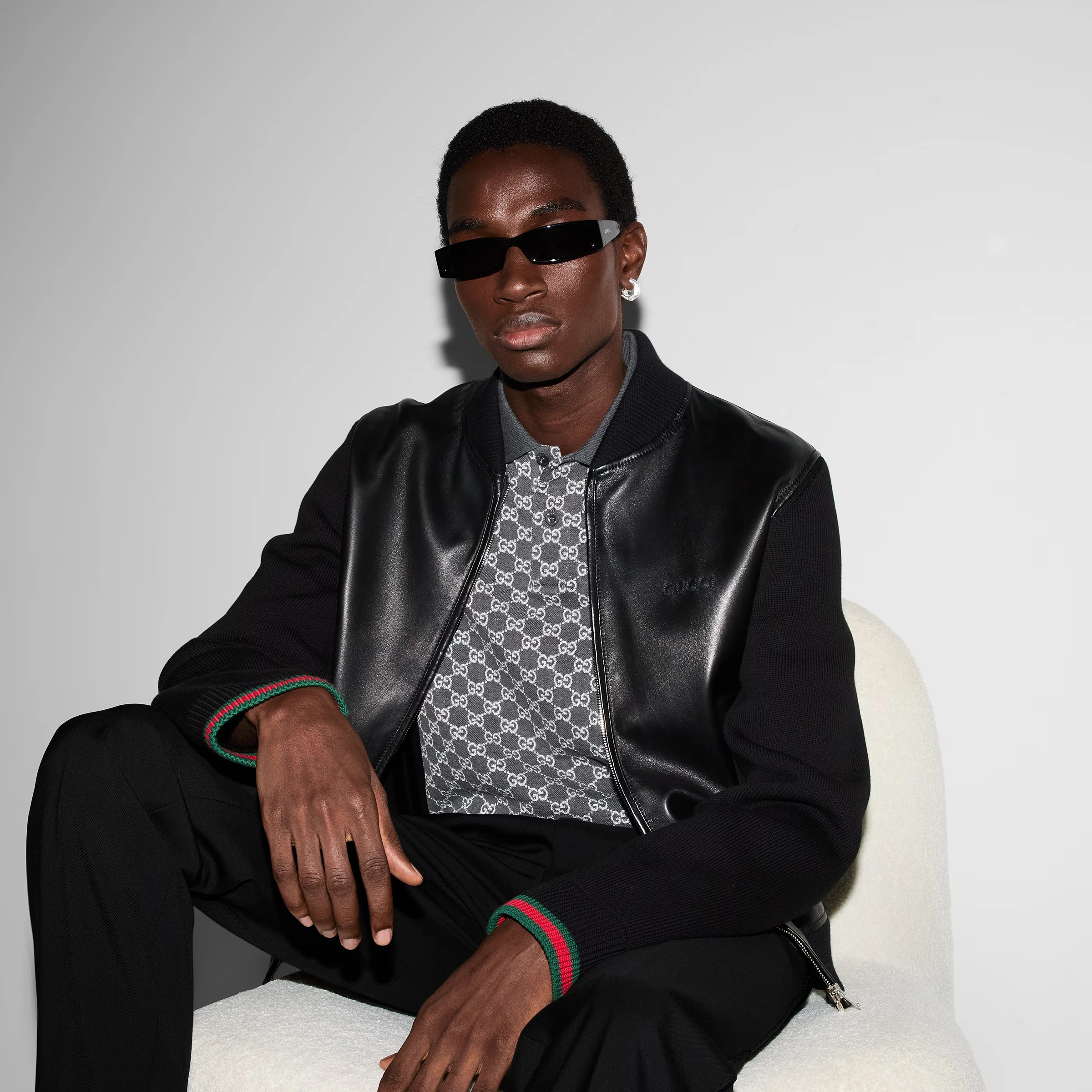 GUCCI Мужской кожаный бомбер с вязанными рукавами GUCCI Мужской кожаный бомбер с вязанными рукавами