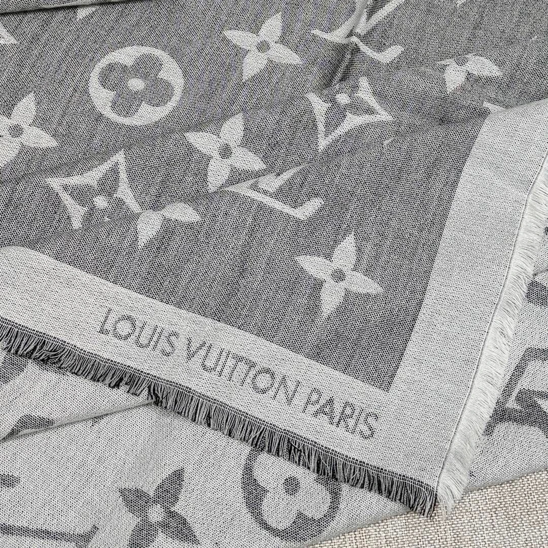 LOUIS VUITTON Женская шаль Monogram MP2412 LOUIS VUITTON Женская шаль Monogram MP2412