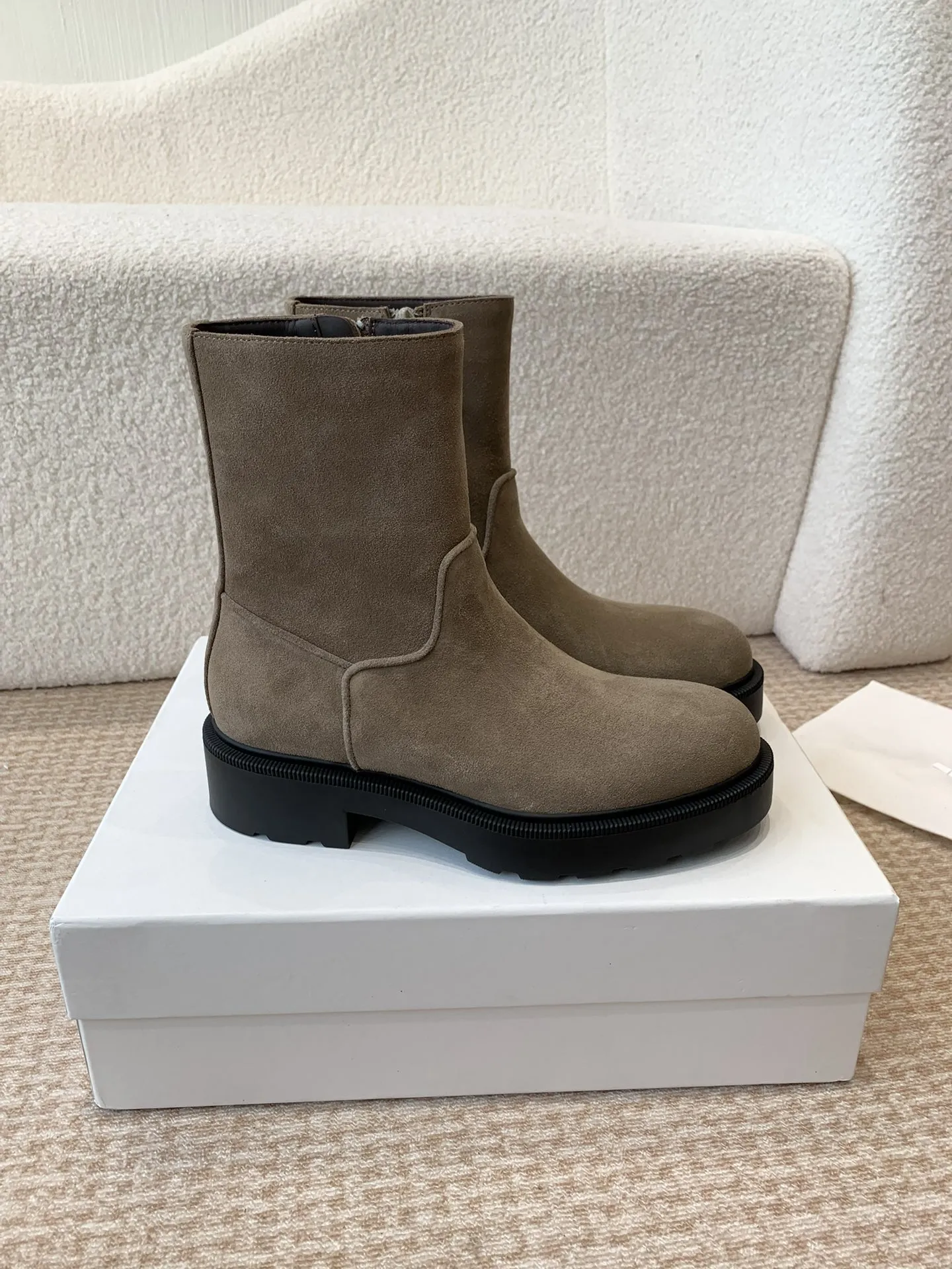 THE ROW Женские сапоги из яловой кожи THE ROW Женские сапоги из яловой кожи