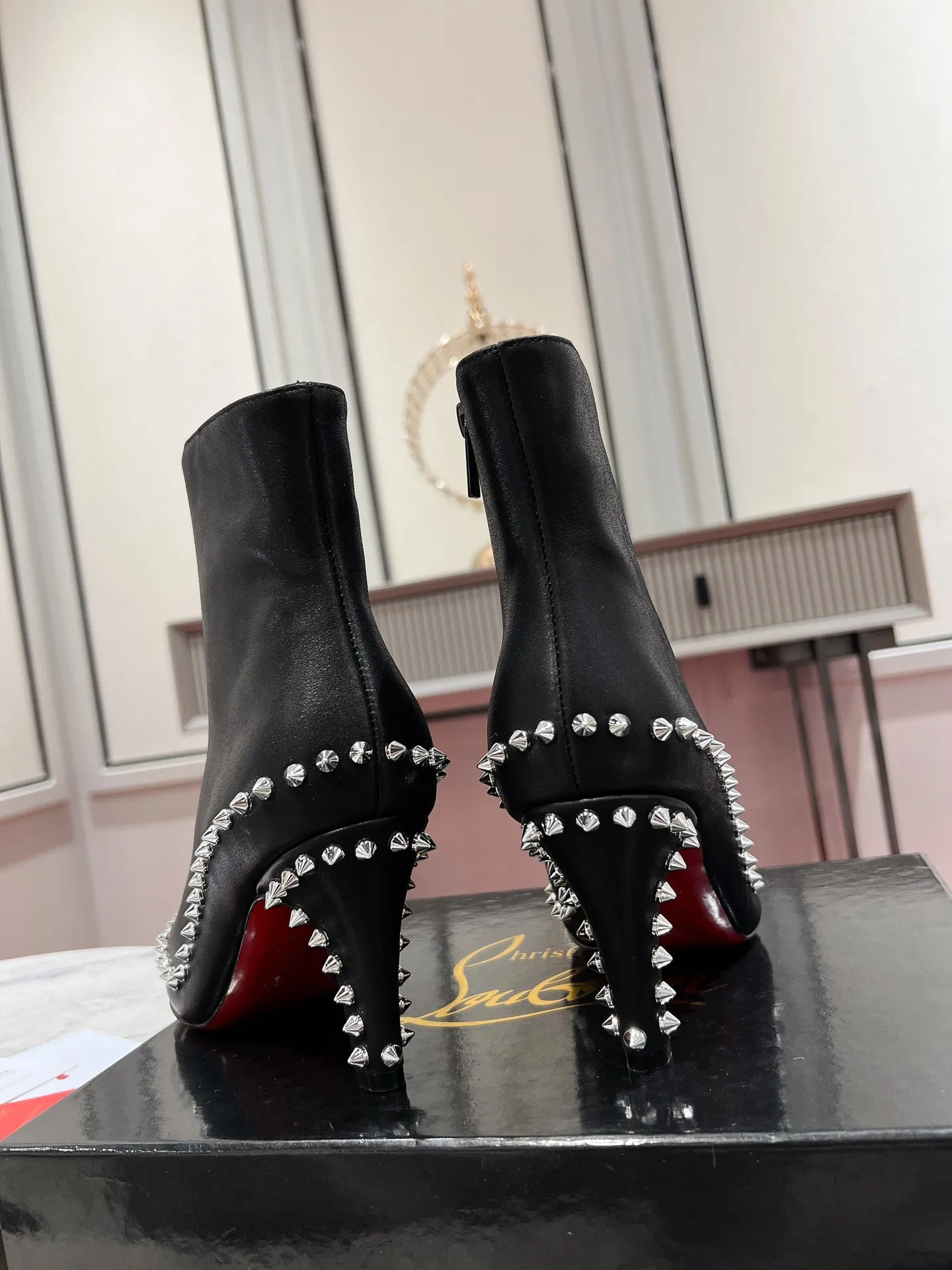 CHRISTIAN LOUBOUTIN Женские ботильоны Vidura Booty CHRISTIAN LOUBOUTIN Женские ботильоны Vidura Booty