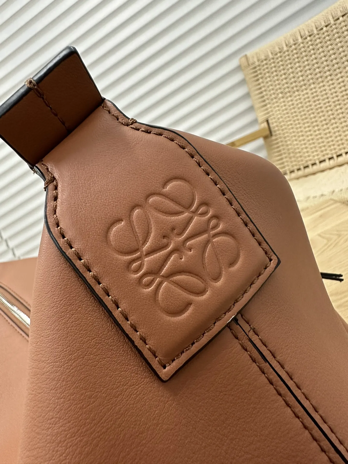 LOEWE Женская сумка Cubi Crossbody LOEWE Женская сумка Cubi Crossbody