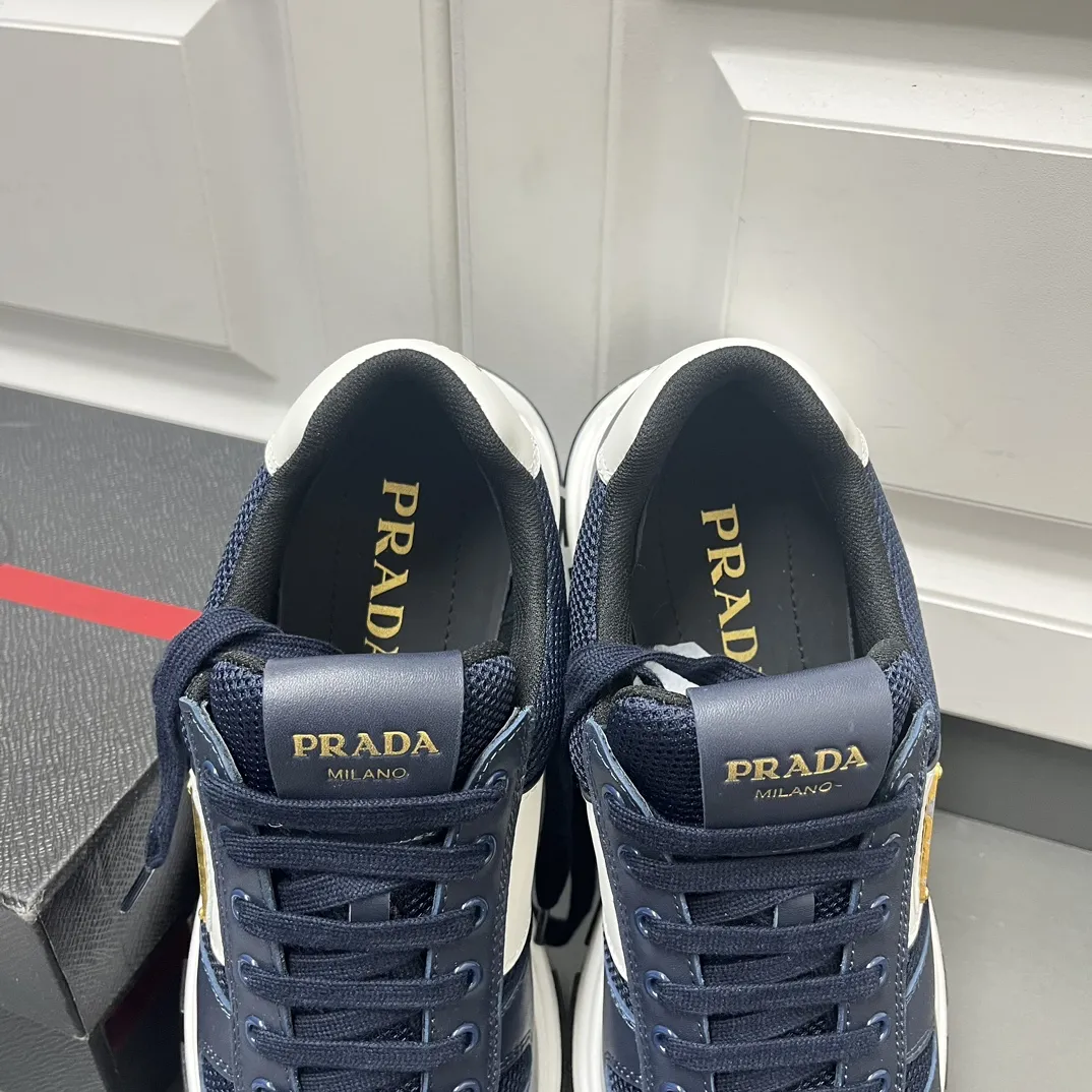 PRADA Мужские кроссовки из импортной телячьей кожи