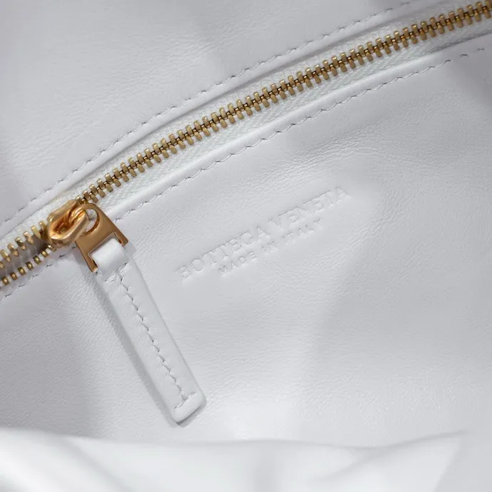 BOTTEGA VENETA Сумка Hop Medium BOTTEGA VENETA Сумка Hop Medium