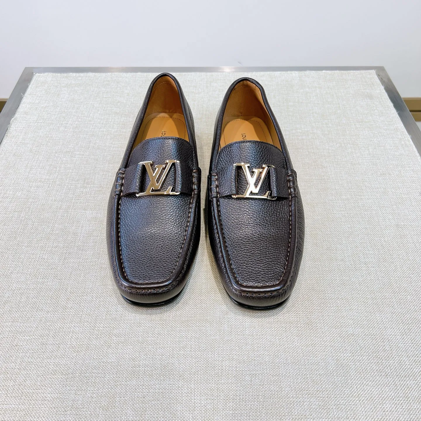 LOUIS VUITTON Мужские лоферы коровья кожа с логотипом