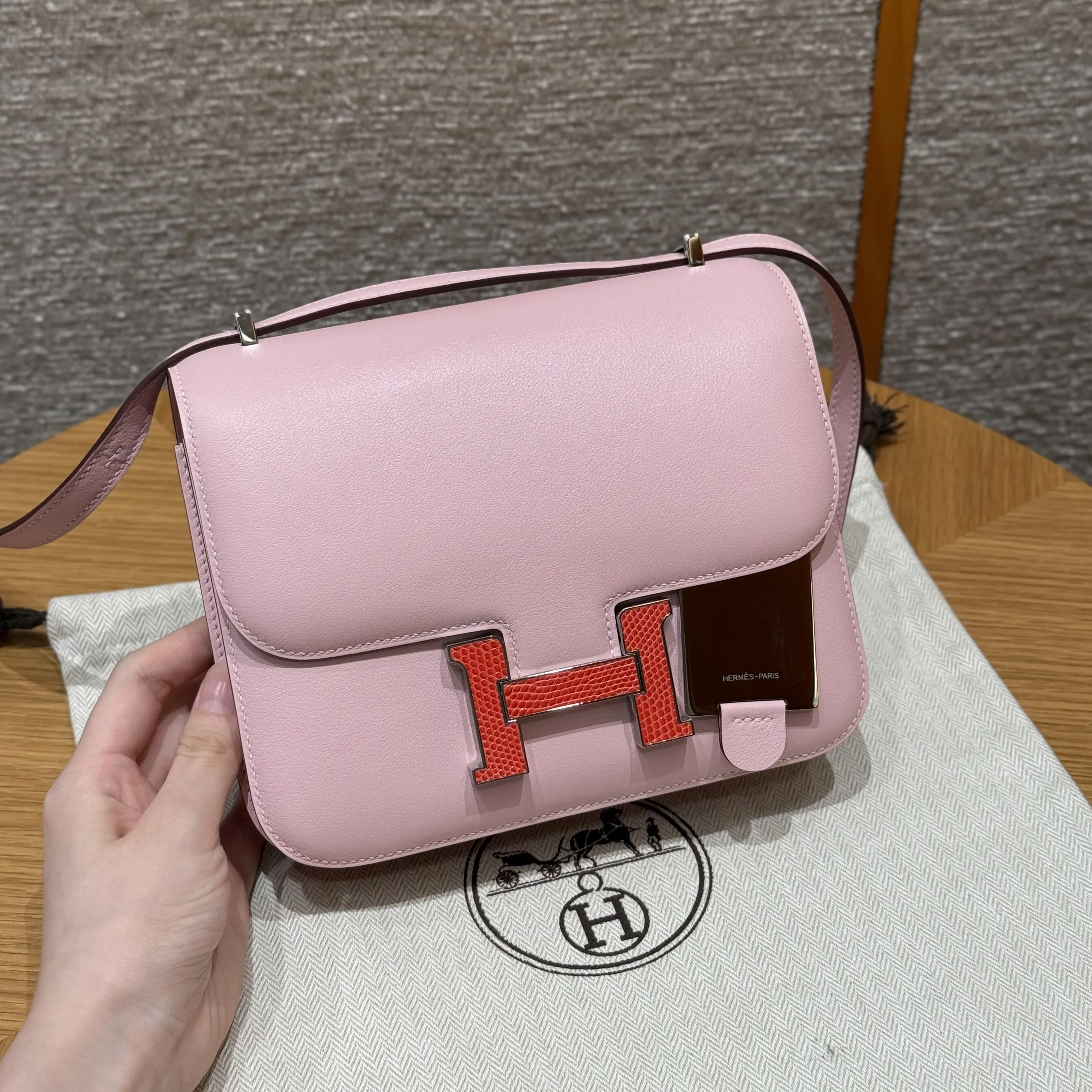 HERMES Женская сумка Constance 19 см 3Q Swift HERMES Женская сумка Constance 19 см 3Q Swift