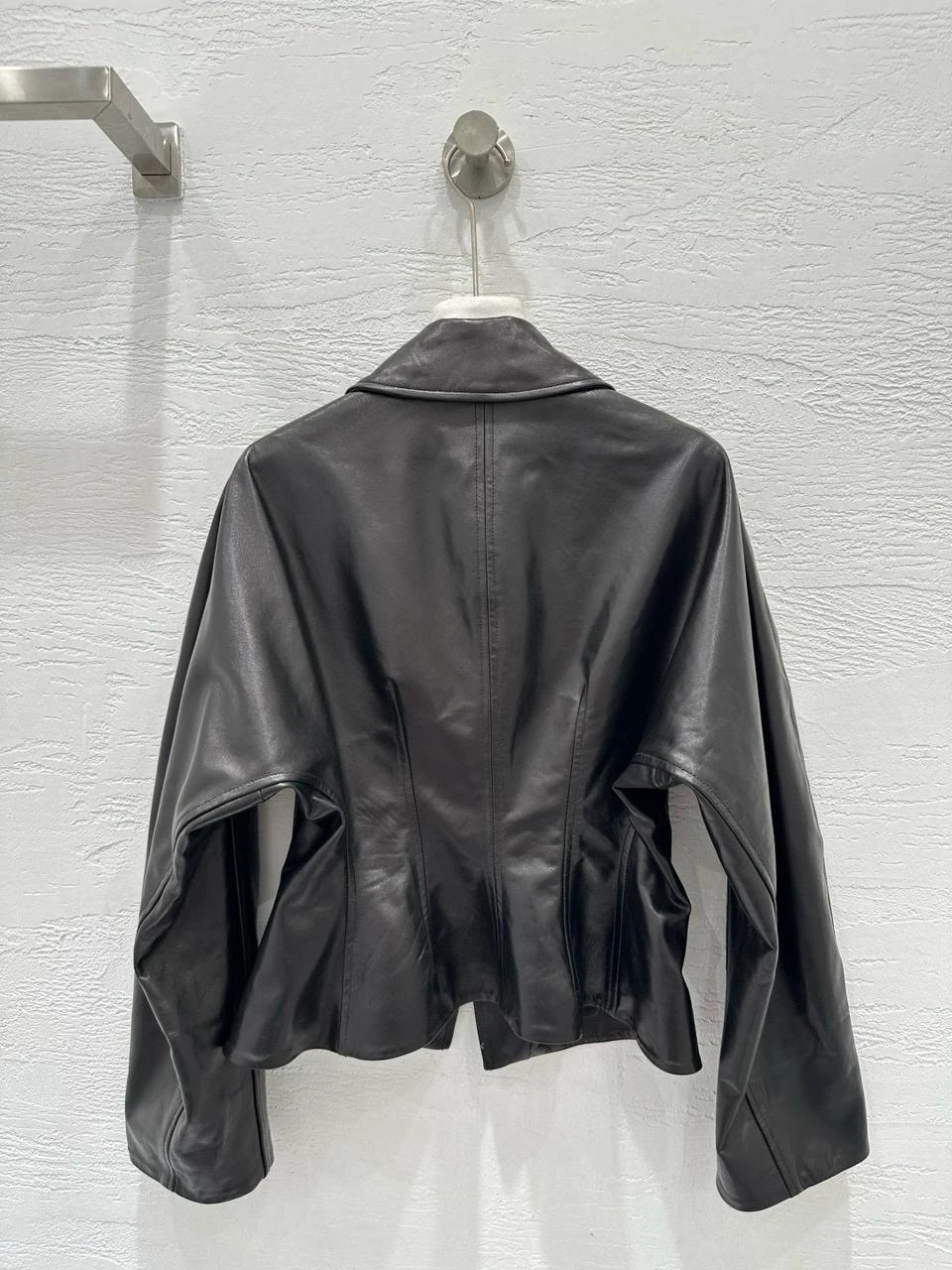 BOTTEGA VENETA Женская кожаная куртка BOTTEGA VENETA Женская кожаная куртка