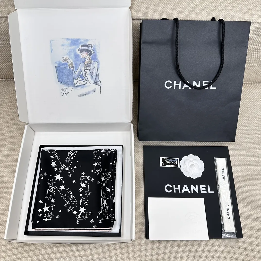 CHANEL Женский платок шёлк CHANEL Женский платок шёлк