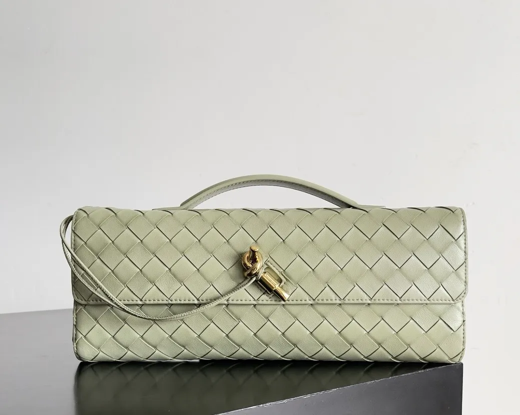 BOTTEGA VENETA Женский клатч Andiamo кожа Intrecciato