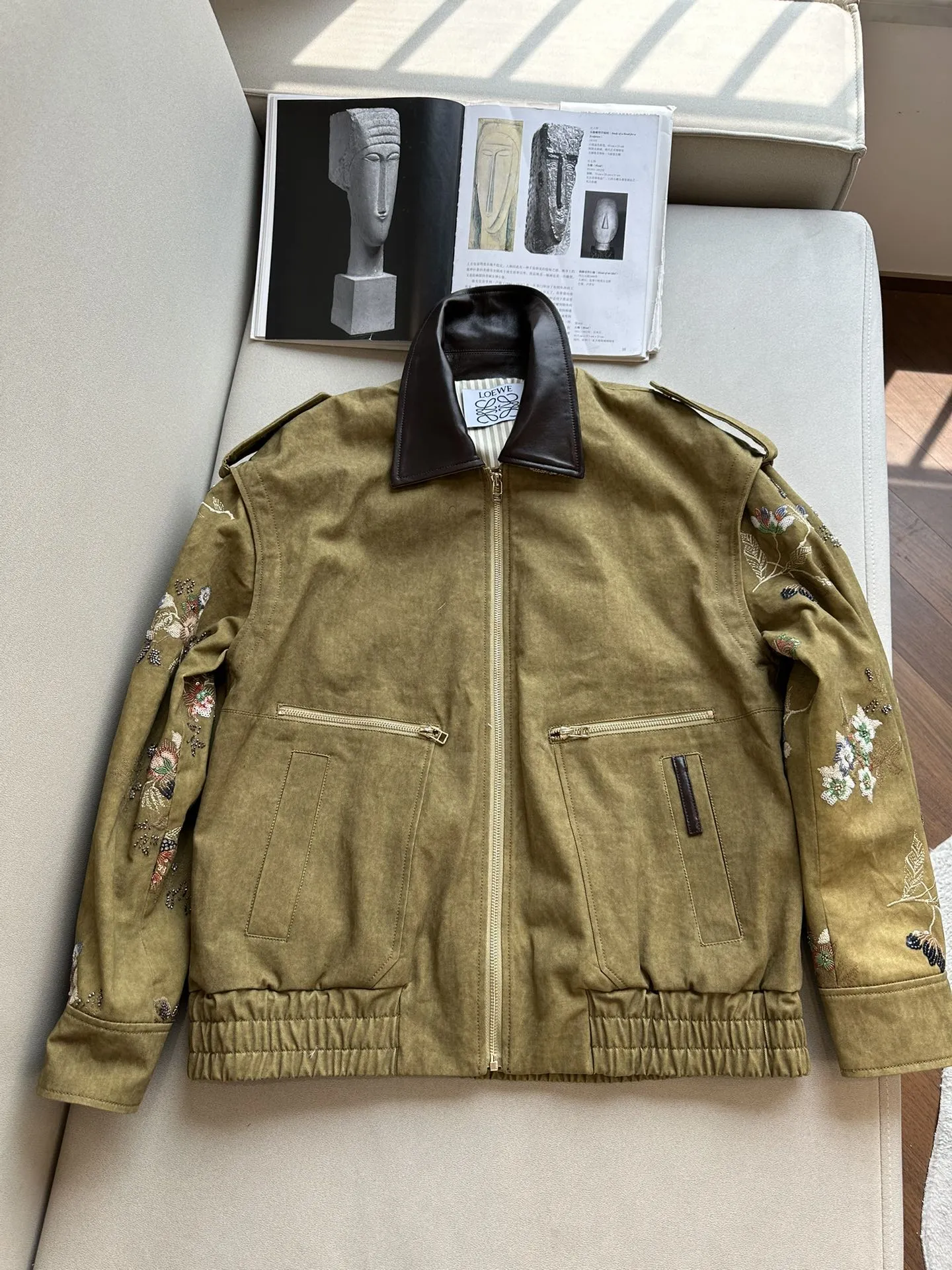 LOEWE Женская куртка с вышивкой LOEWE Женская куртка с вышивкой